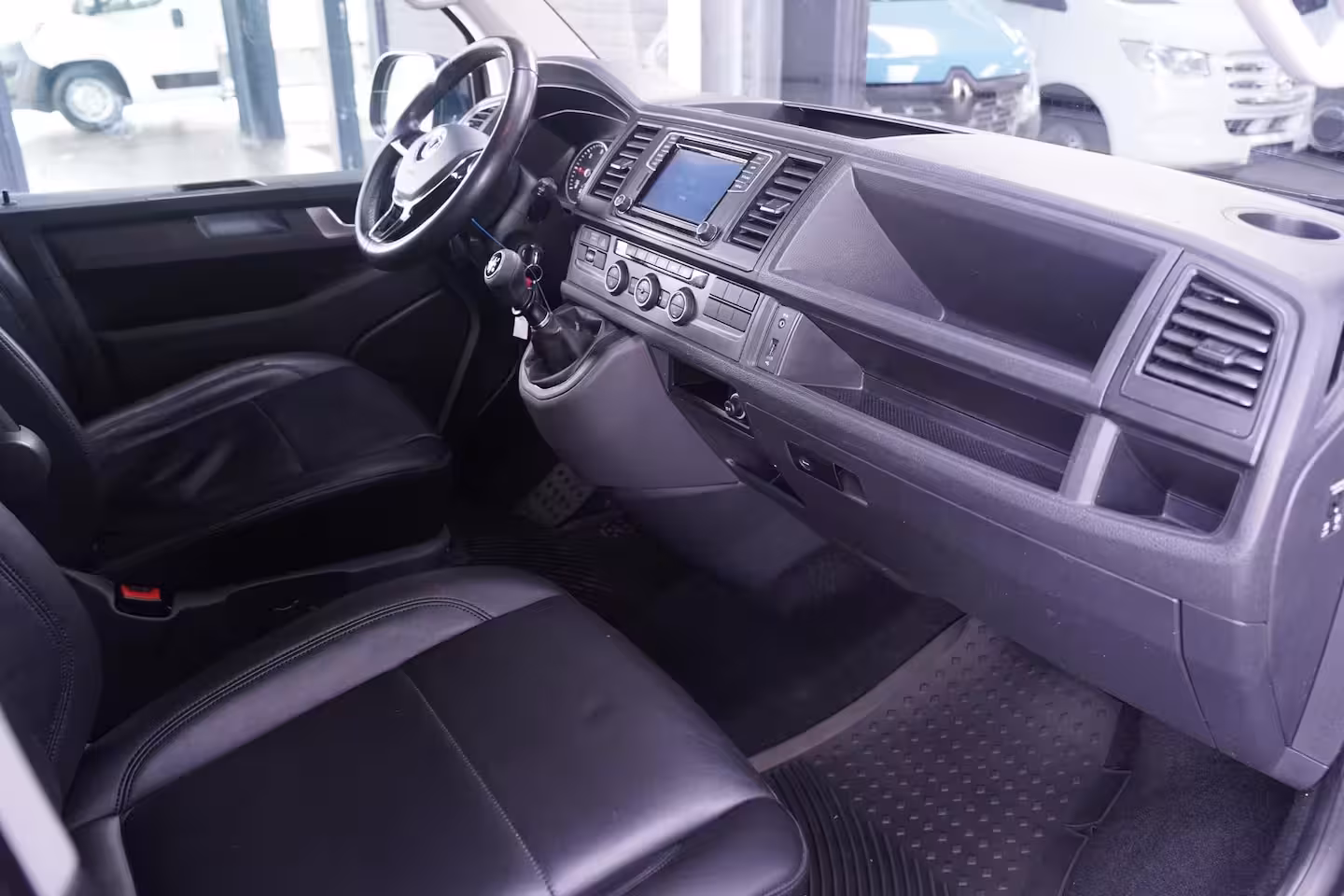 Volkswagen Transporter 2.0 TDI 150 pk Dubbel Cabine Airco, Leder Zwart Cruise control, Trekhaak, 5-Zits