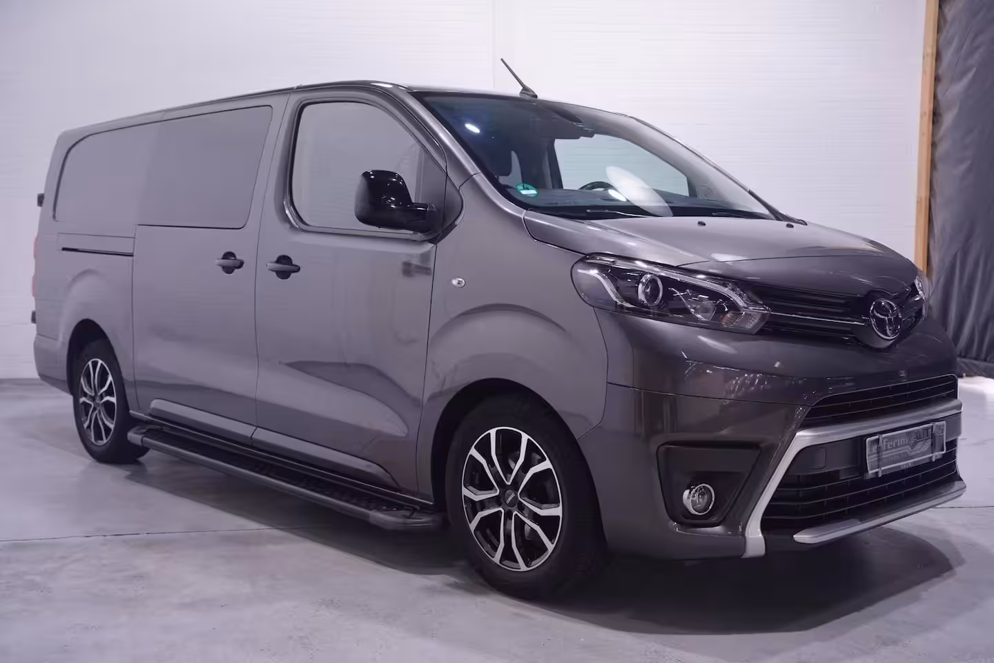 Toyota ProAce Worker 2.0 D-4D 145 pk Aut. Black Line Dubbel Cabine Navi, Camera, Xenon, 17" LMV, Laadruimte Pak