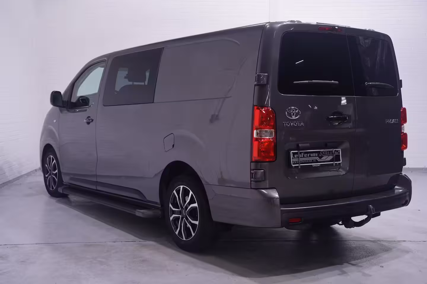 Toyota ProAce Worker 2.0 D-4D 145 pk Aut. Black Line Dubbel Cabine Navi, Camera, Xenon, 17" LMV, Laadruimte Pak
