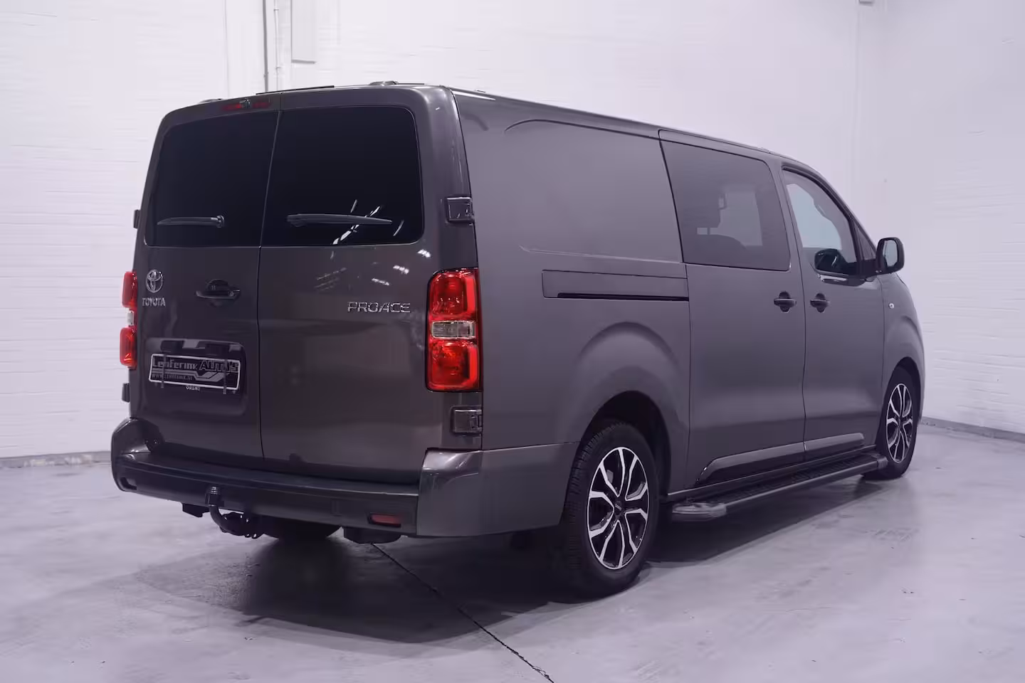 Toyota ProAce Worker 2.0 D-4D 145 pk Aut. Black Line Dubbel Cabine Navi, Camera, Xenon, 17" LMV, Laadruimte Pak