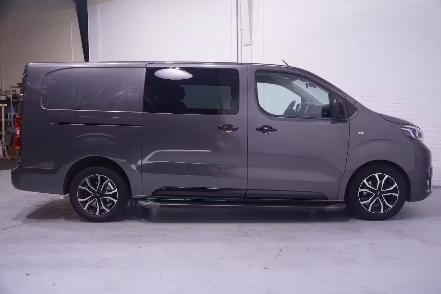 Toyota ProAce Worker 2.0 D-4D 145 pk Aut. Black Line Dubbel Cabine Navi, Camera, Xenon, 17" LMV, Laadruimte Pak