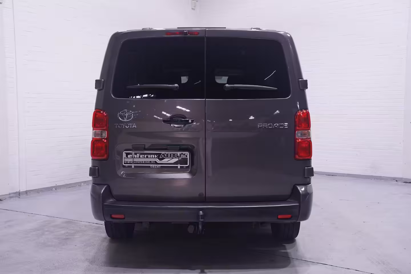 Toyota ProAce Worker 2.0 D-4D 145 pk Aut. Black Line Dubbel Cabine Navi, Camera, Xenon, 17" LMV, Laadruimte Pak