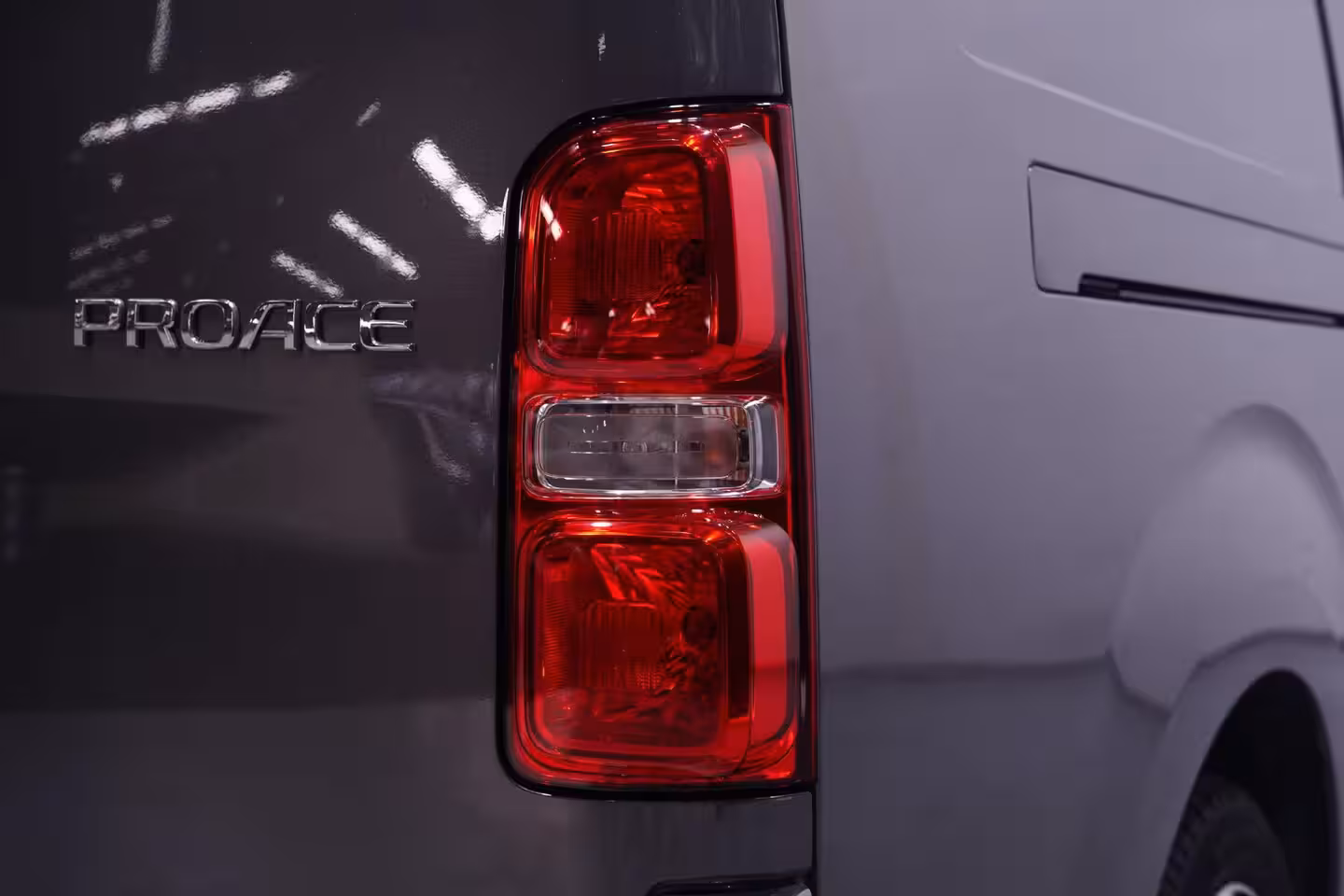 Toyota ProAce Worker 2.0 D-4D 145 pk Aut. Black Line Dubbel Cabine Navi, Camera, Xenon, 17" LMV, Laadruimte Pak