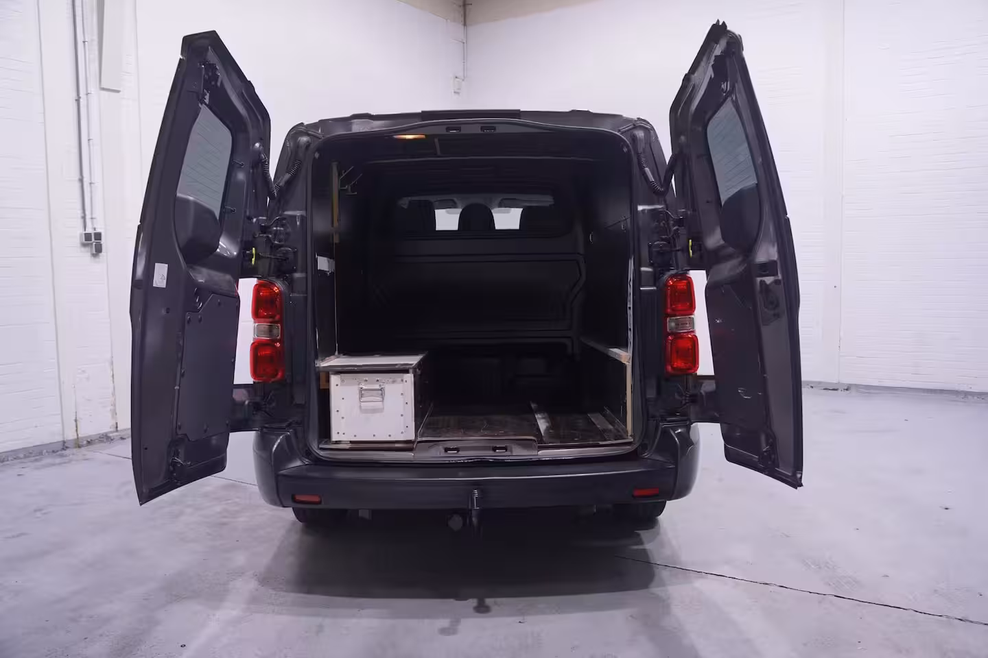 Toyota ProAce Worker 2.0 D-4D 145 pk Aut. Black Line Dubbel Cabine Navi, Camera, Xenon, 17" LMV, Laadruimte Pak