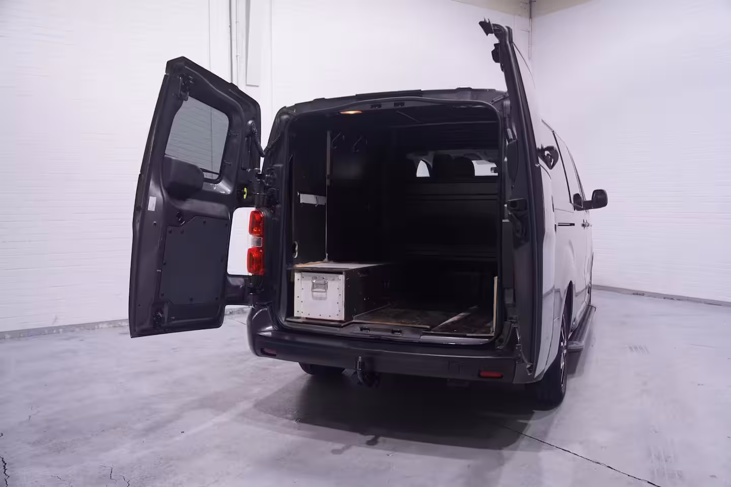 Toyota ProAce Worker 2.0 D-4D 145 pk Aut. Black Line Dubbel Cabine Navi, Camera, Xenon, 17" LMV, Laadruimte Pak