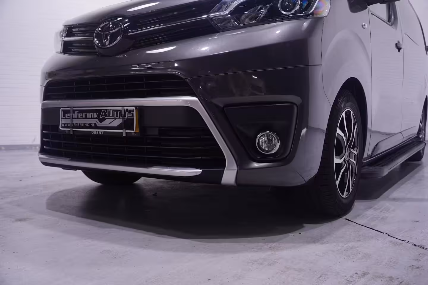 Toyota ProAce Worker 2.0 D-4D 145 pk Aut. Black Line Dubbel Cabine Navi, Camera, Xenon, 17" LMV, Laadruimte Pak