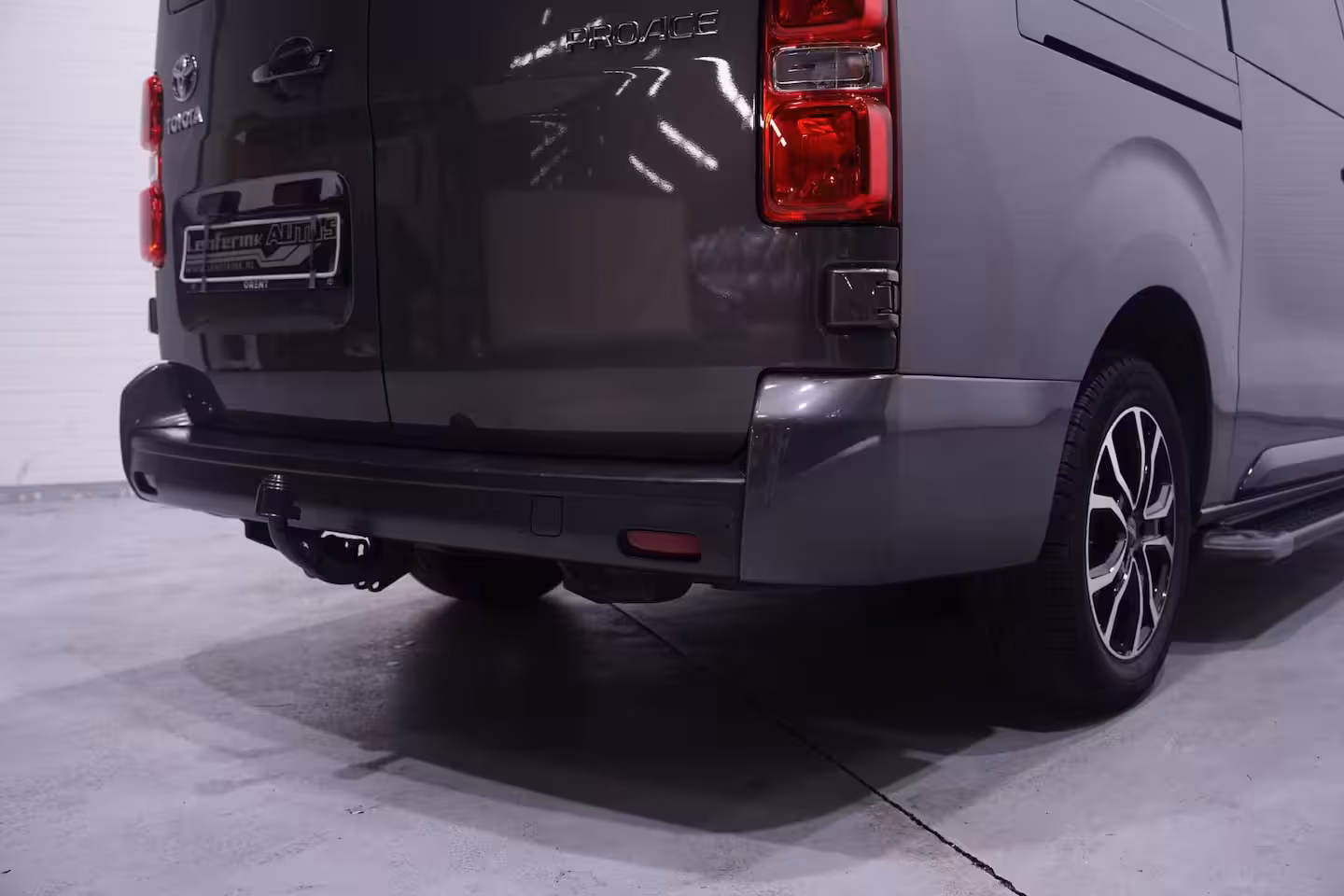 Toyota ProAce Worker 2.0 D-4D 145 pk Aut. Black Line Dubbel Cabine Navi, Camera, Xenon, 17" LMV, Laadruimte Pak