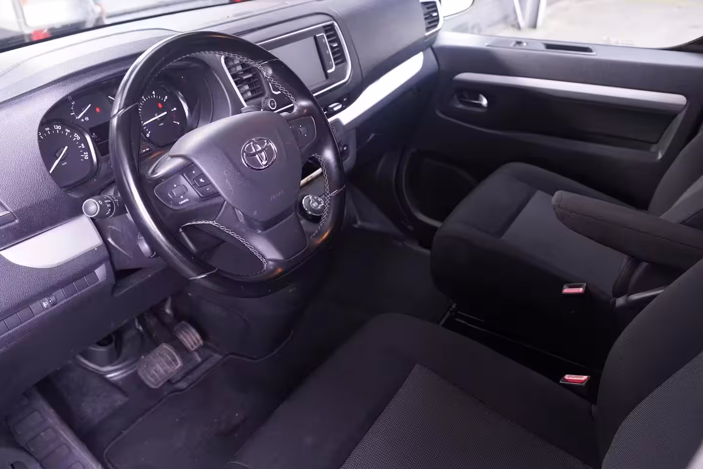 Toyota ProAce Worker 2.0 D-4D 145 pk Aut. Black Line Dubbel Cabine Navi, Camera, Xenon, 17" LMV, Laadruimte Pak