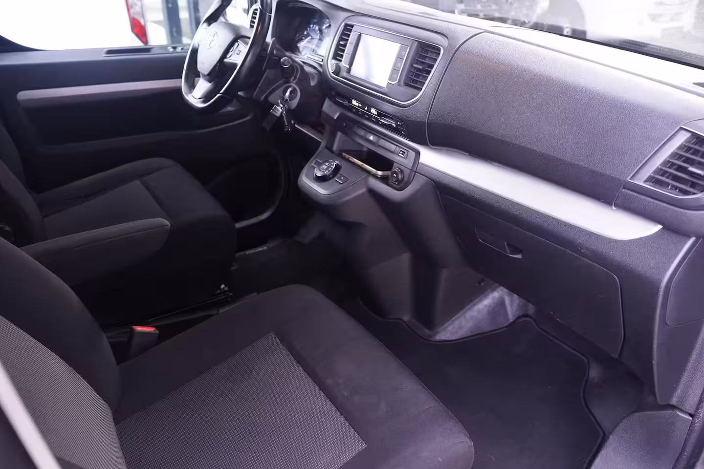 Toyota ProAce Worker 2.0 D-4D 145 pk Aut. Black Line Dubbel Cabine Navi, Camera, Xenon, 17" LMV, Laadruimte Pak