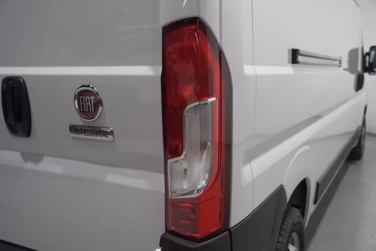 Fiat Ducato 2.2 MultiJet 140 pk L3H2 13m3 BPM vrij Airco, Cruise Control, Multistuur, PDC achter, 3-Zi