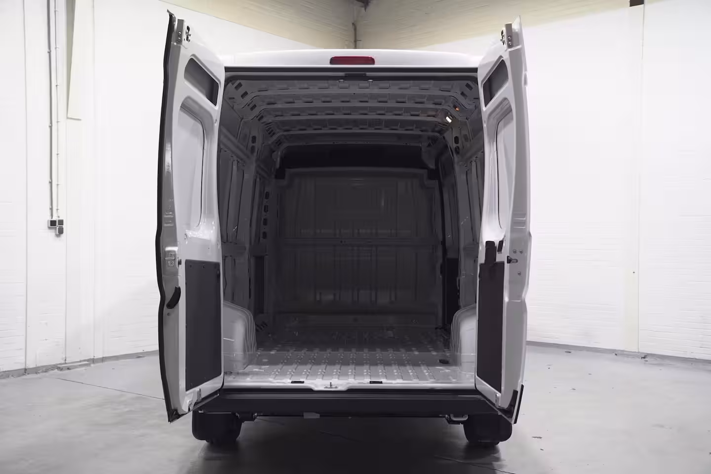 Fiat Ducato 2.2 MultiJet 140 pk L3H2 13m3 BPM vrij Airco, Cruise Control, Multistuur, PDC achter, 3-Zi