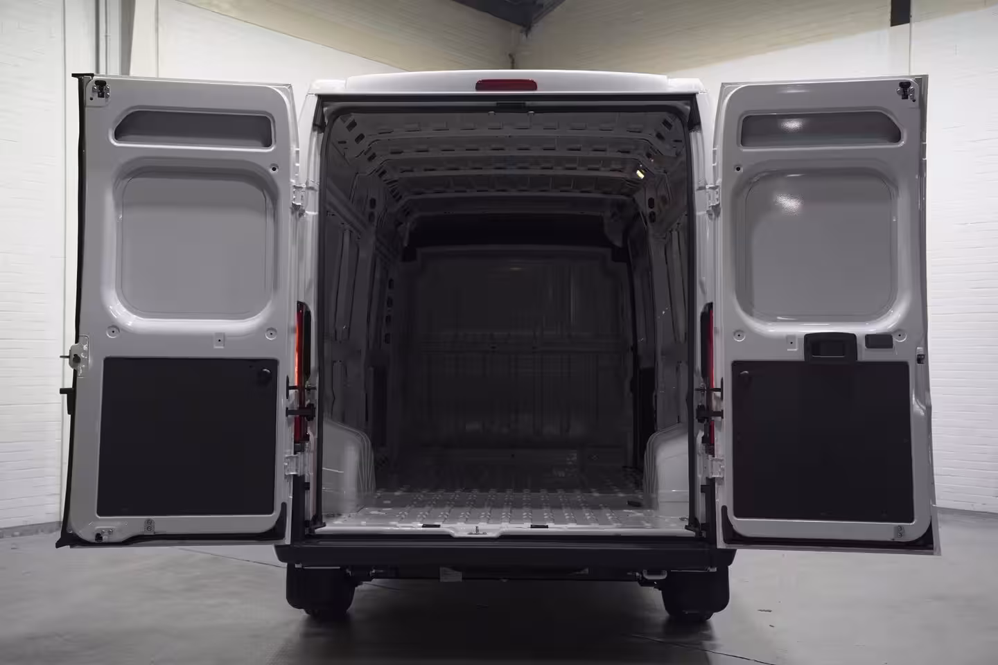 Fiat Ducato 2.2 MultiJet 140 pk L3H2 13m3 BPM vrij Airco, Cruise Control, Multistuur, PDC achter, 3-Zi