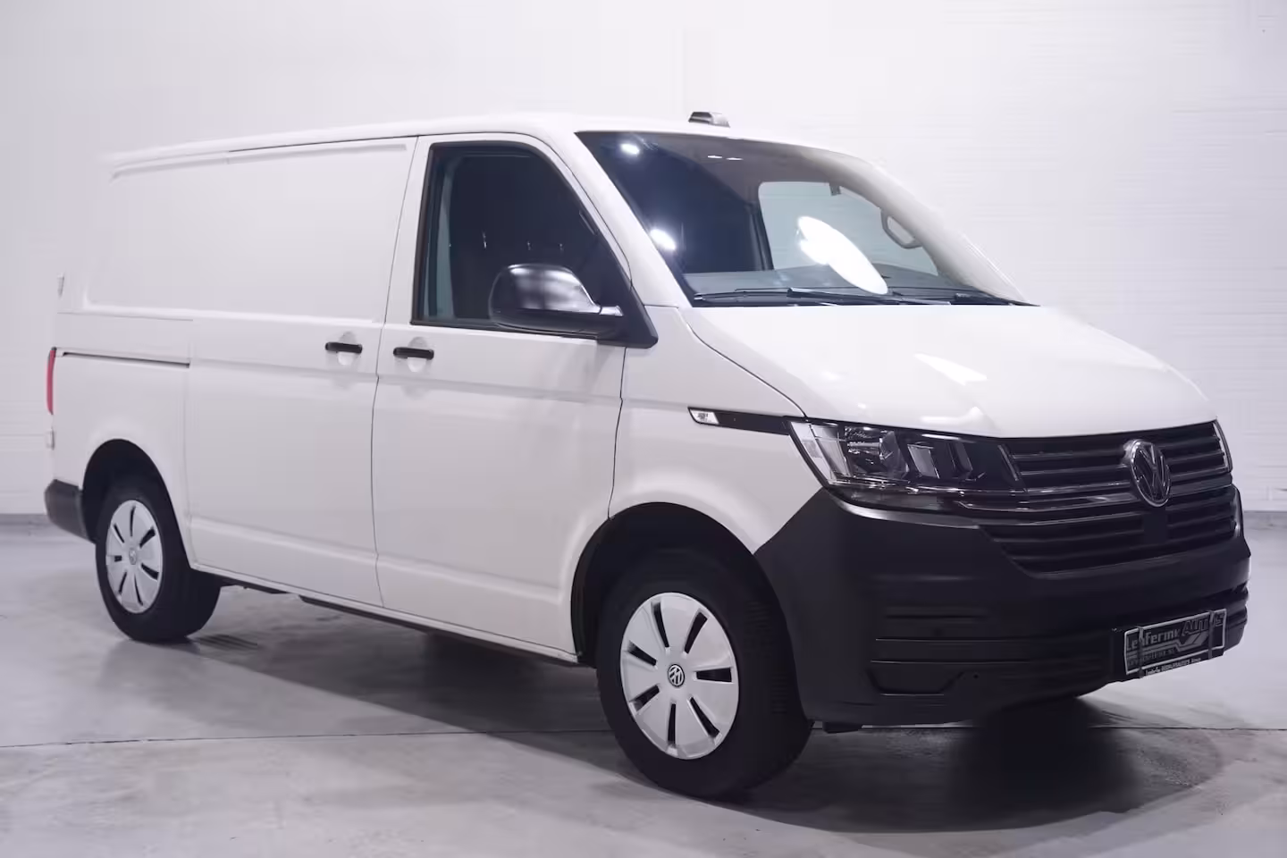 Volkswagen Transporter 2.0 TDI 110 pk L1H1 Airco, Camera Apple Carplay, Laadruimte Pakket, PDC V+A, 3-Zits