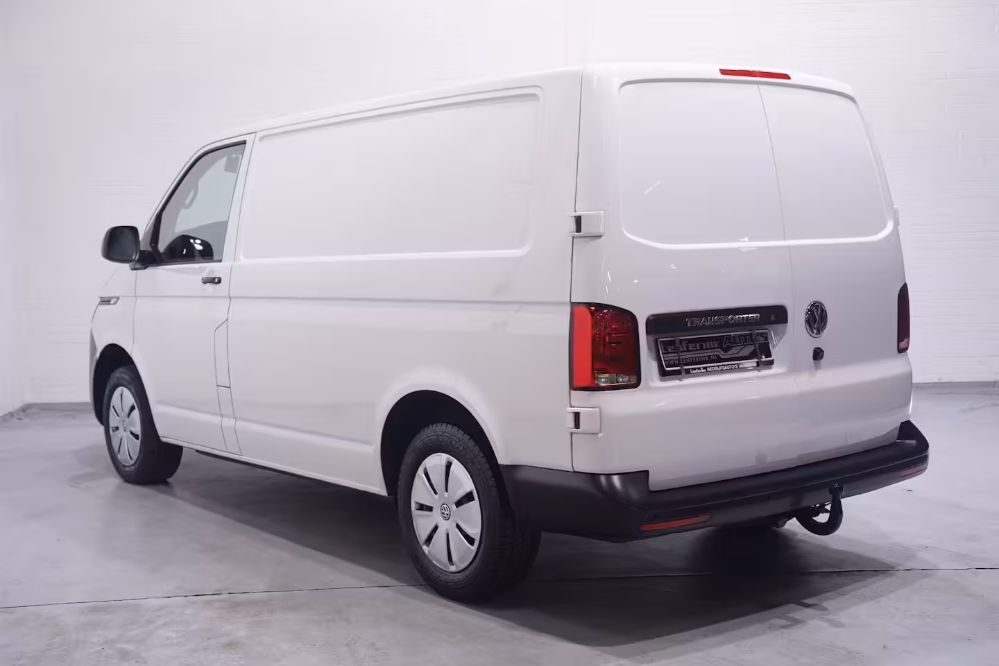 Volkswagen Transporter 2.0 TDI 110 pk L1H1 Airco, Camera Apple Carplay, Laadruimte Pakket, PDC V+A, 3-Zits