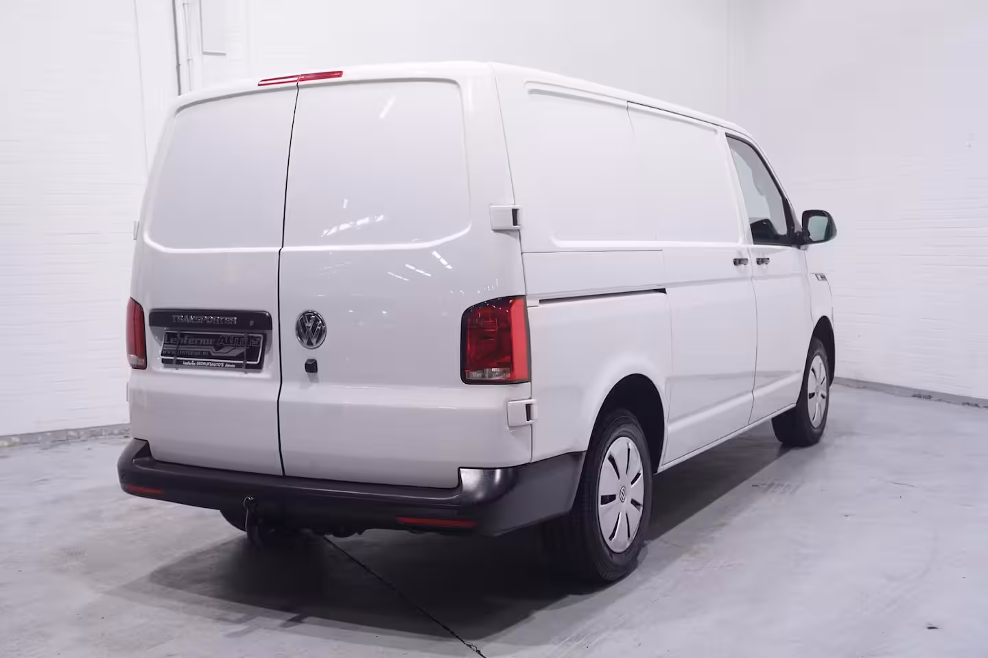 Volkswagen Transporter 2.0 TDI 110 pk L1H1 Airco, Camera Apple Carplay, Laadruimte Pakket, PDC V+A, 3-Zits