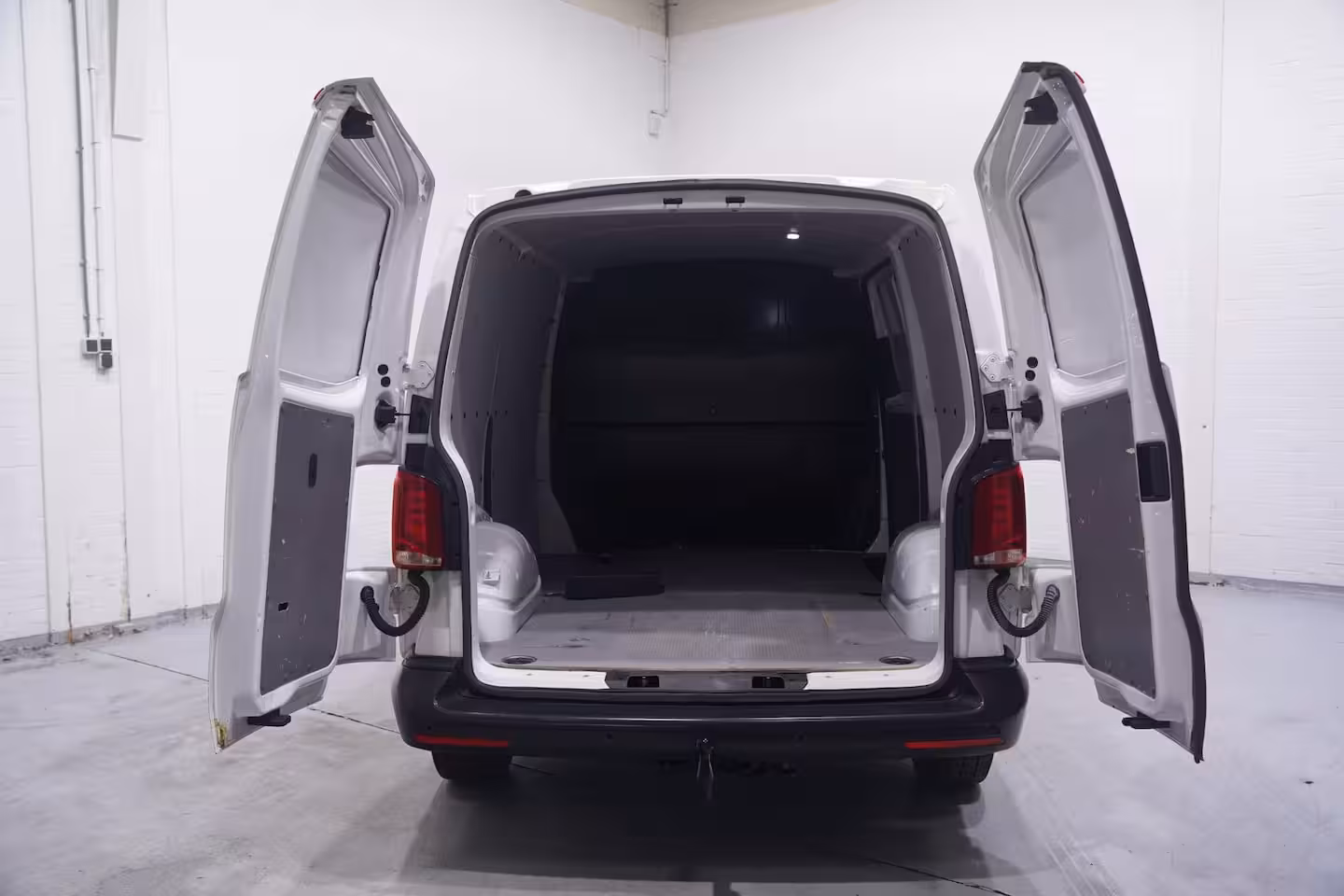 Volkswagen Transporter 2.0 TDI 110 pk L1H1 Airco, Camera Apple Carplay, Laadruimte Pakket, PDC V+A, 3-Zits