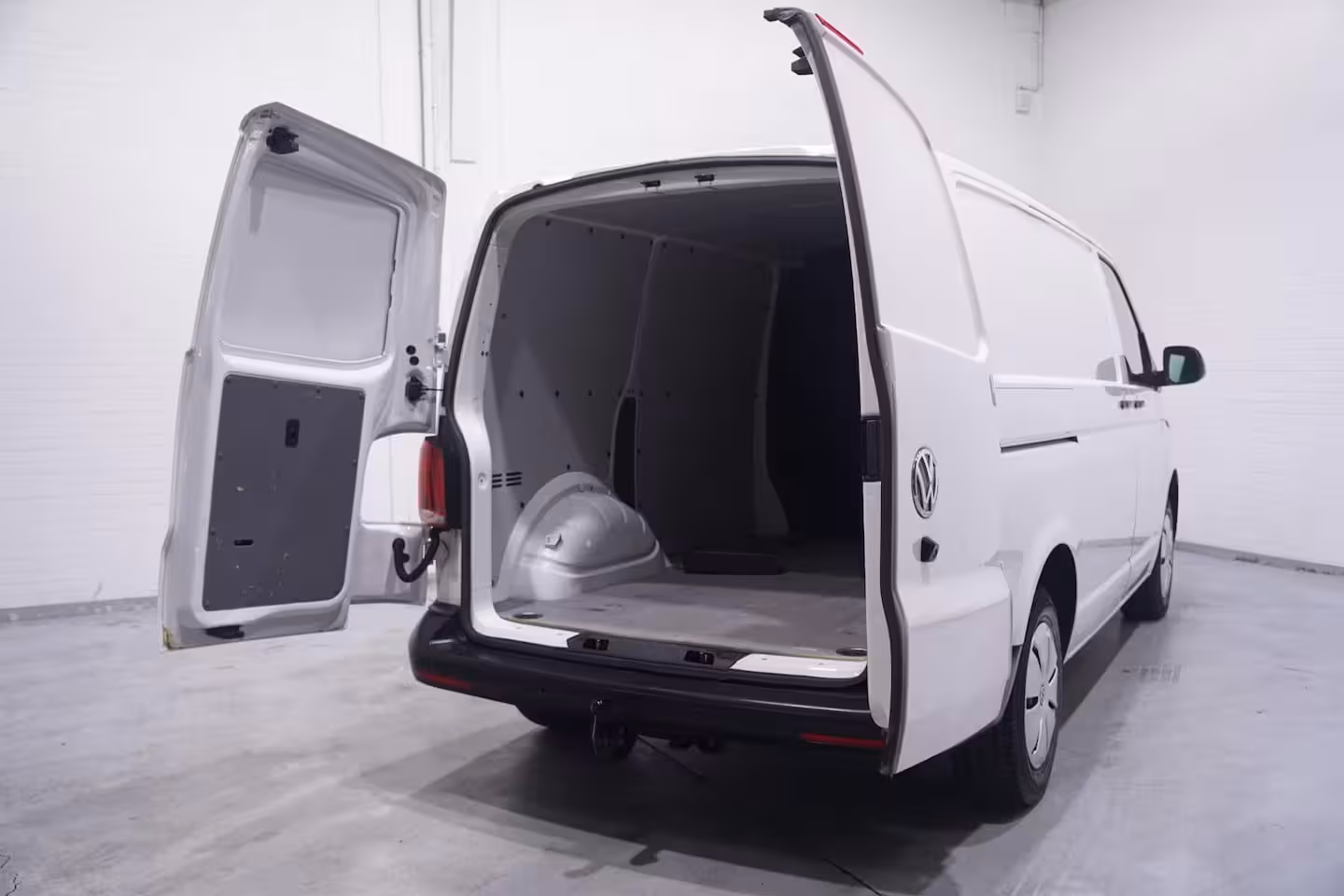 Volkswagen Transporter 2.0 TDI 110 pk L1H1 Airco, Camera Apple Carplay, Laadruimte Pakket, PDC V+A, 3-Zits