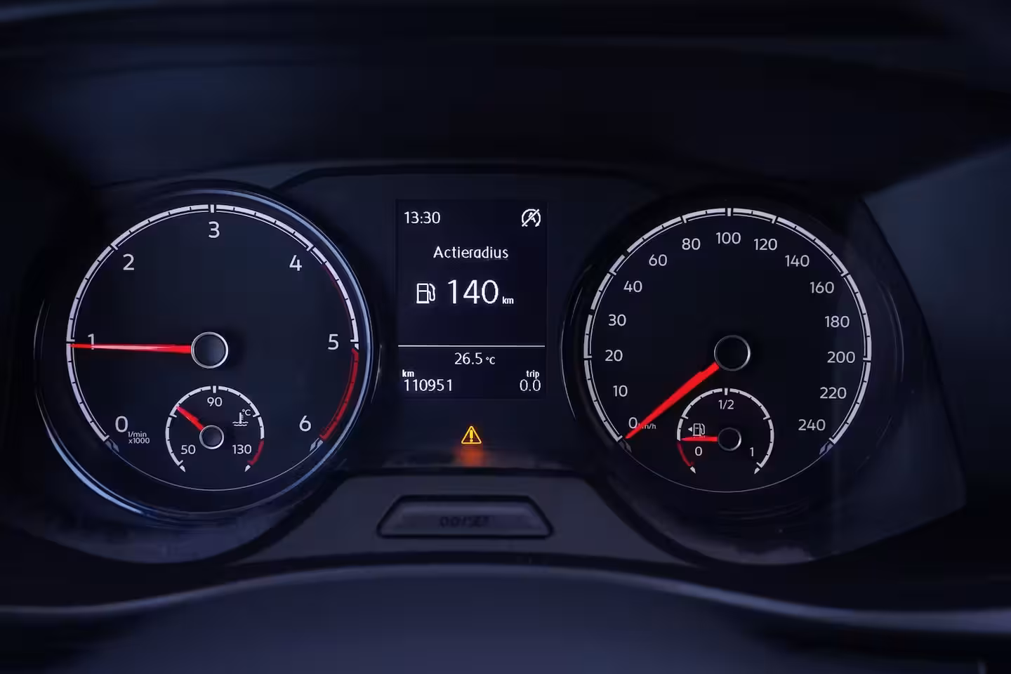 Volkswagen Transporter 2.0 TDI 110 pk L1H1 Airco, Camera Apple Carplay, Laadruimte Pakket, PDC V+A, 3-Zits