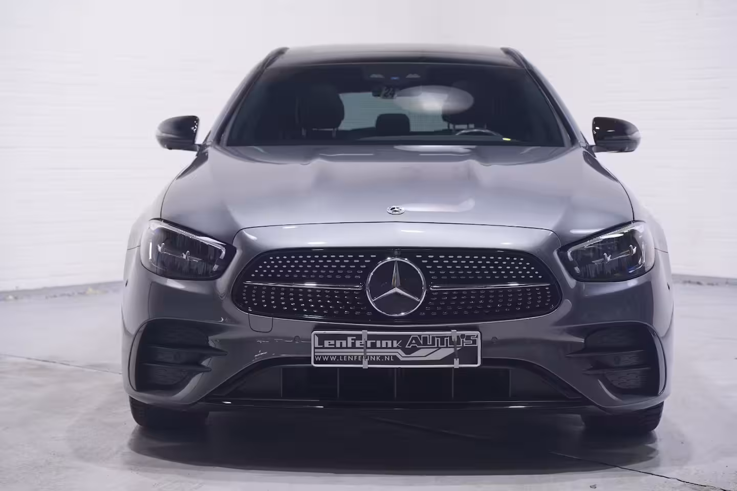 Mercedes-Benz E-klasse Estate 300 e AMG Line SOH 97% 1e Eig. NAP Panodak DAB-ontvangst sfeerverlichting Apple-carplay PD