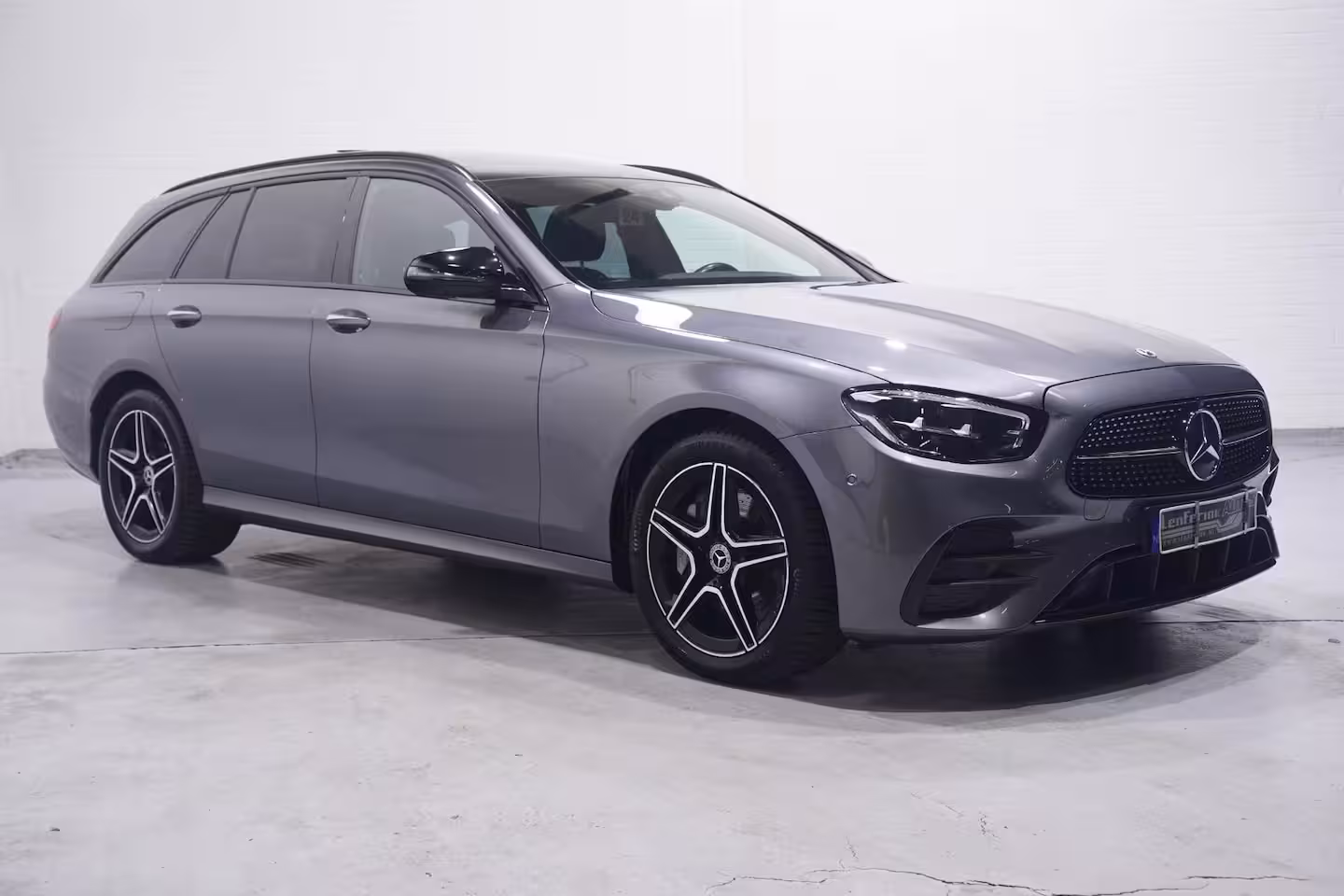 Mercedes-Benz E-klasse Estate 300 e AMG Line SOH 97% 1e Eig. NAP Panodak DAB-ontvangst sfeerverlichting Apple-carplay PD