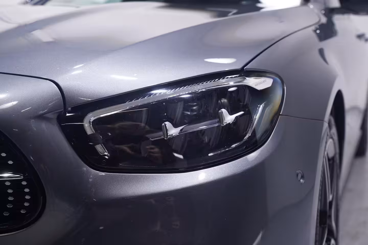 Mercedes-Benz E-klasse Estate 300 e AMG Line SOH 97% 1e Eig. NAP Panodak DAB-ontvangst sfeerverlichting Apple-carplay PD