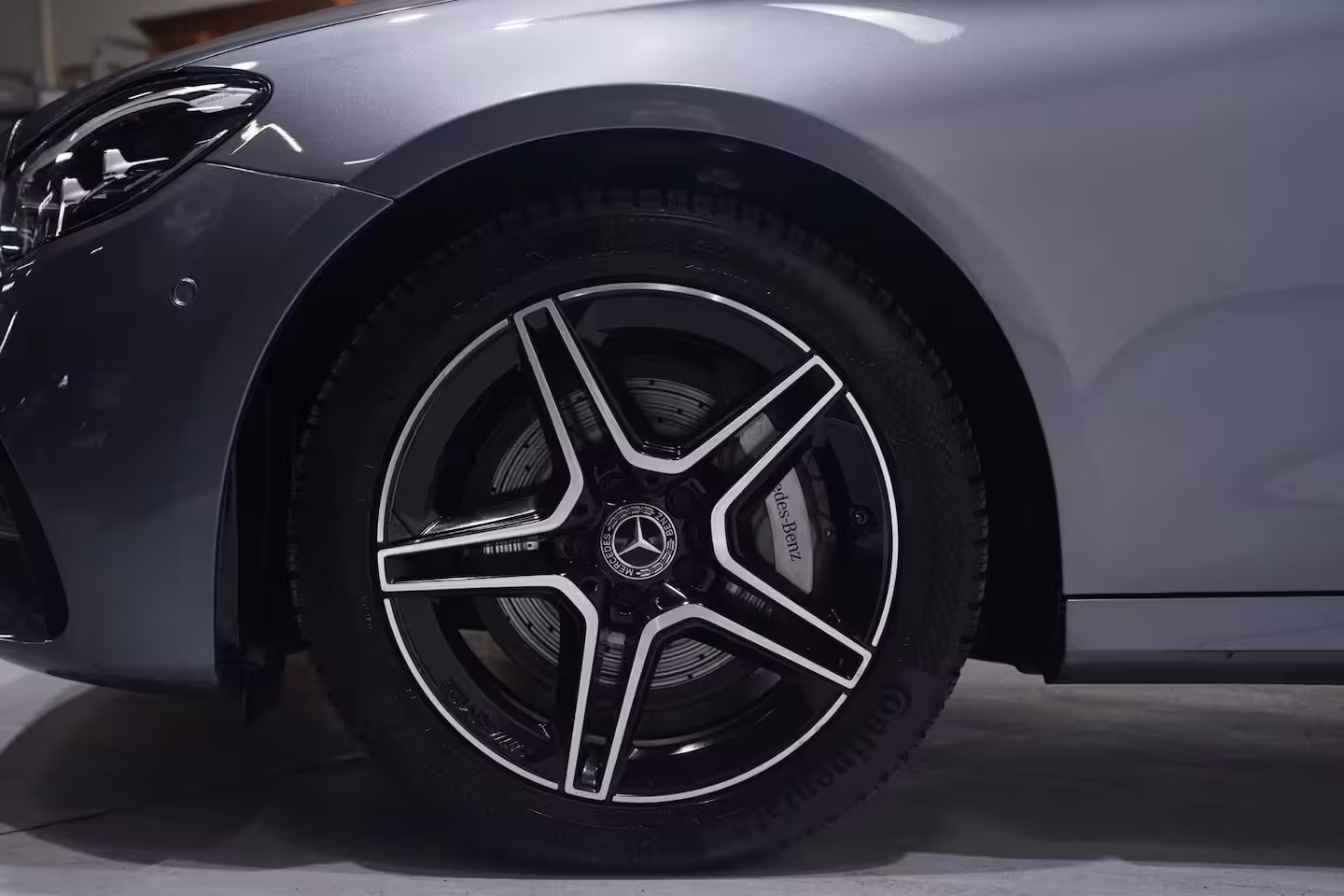 Mercedes-Benz E-klasse Estate 300 e AMG Line SOH 97% 1e Eig. NAP Panodak DAB-ontvangst sfeerverlichting Apple-carplay PD