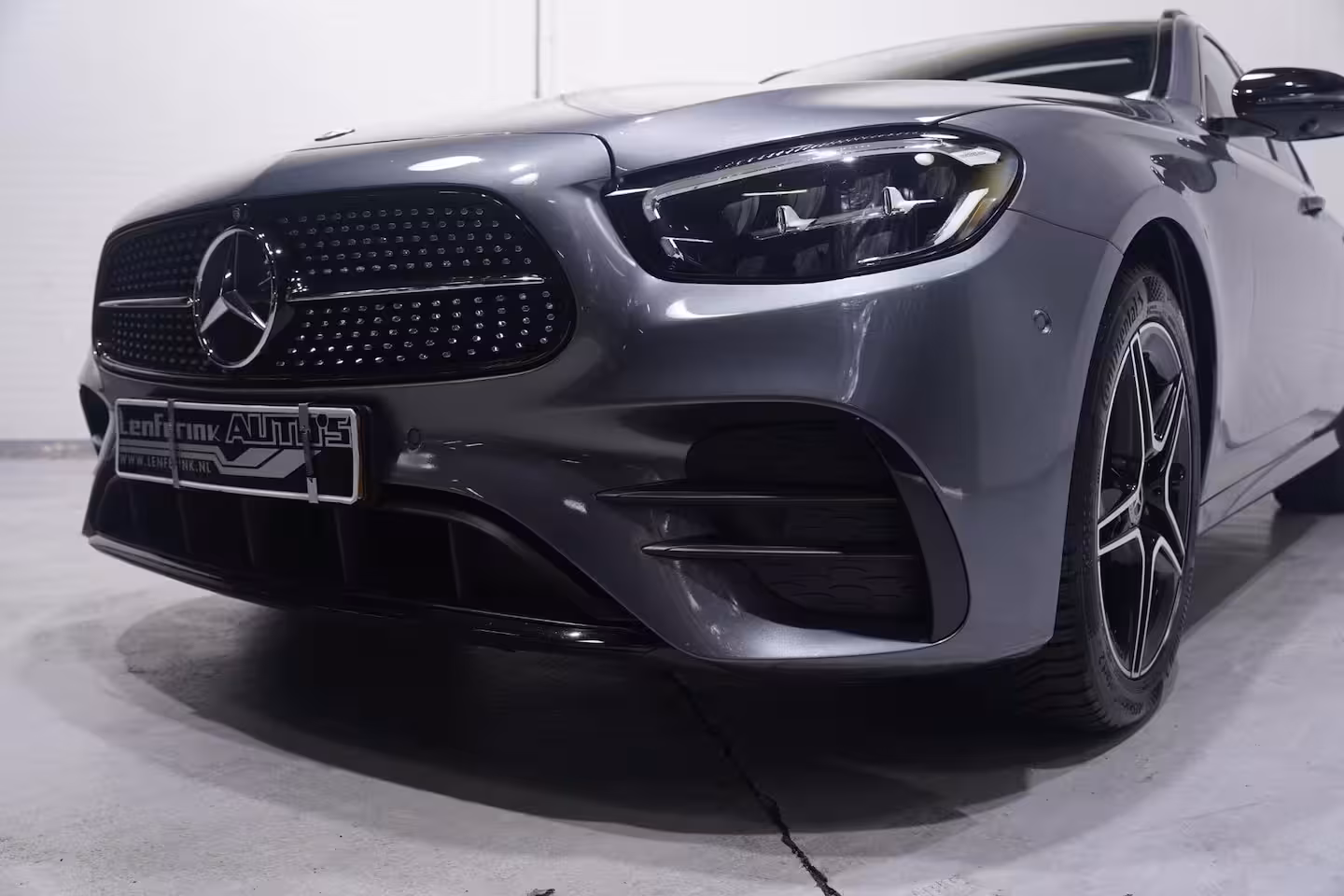 Mercedes-Benz E-klasse Estate 300 e AMG Line SOH 97% 1e Eig. NAP Panodak DAB-ontvangst sfeerverlichting Apple-carplay PD