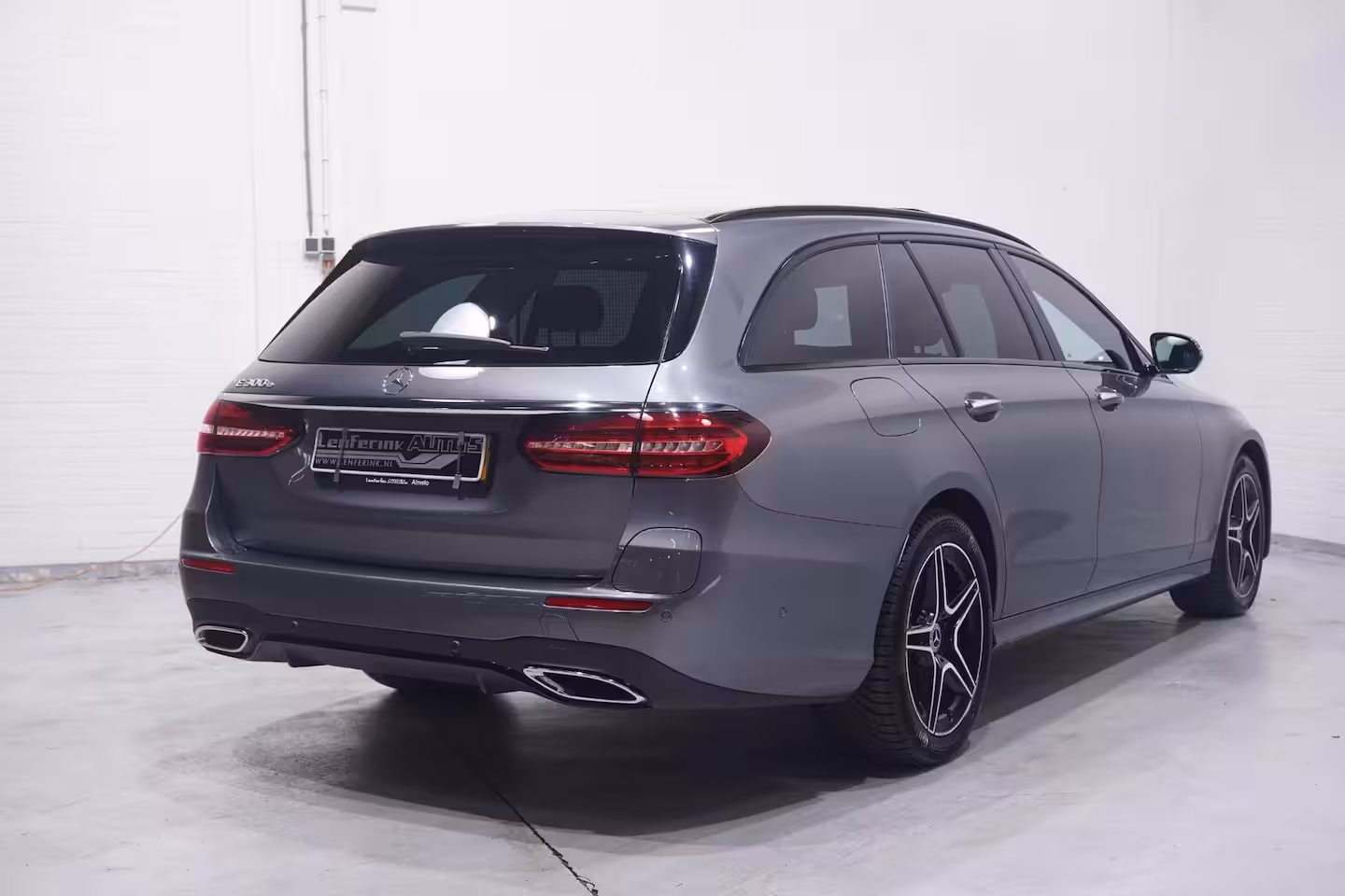 Mercedes-Benz E-klasse Estate 300 e AMG Line SOH 97% 1e Eig. NAP Panodak DAB-ontvangst sfeerverlichting Apple-carplay PD