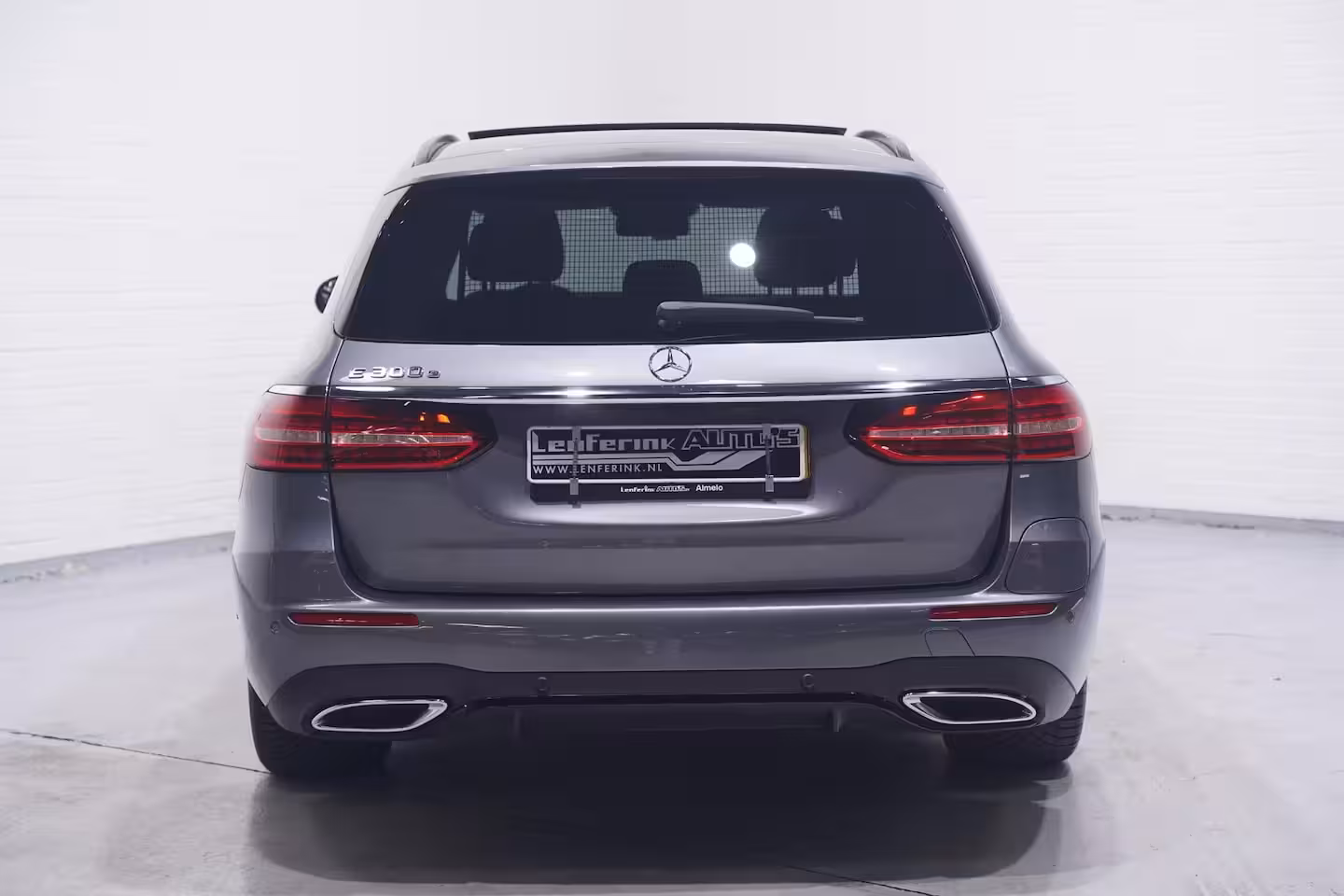 Mercedes-Benz E-klasse Estate 300 e AMG Line SOH 97% 1e Eig. NAP Panodak DAB-ontvangst sfeerverlichting Apple-carplay PD