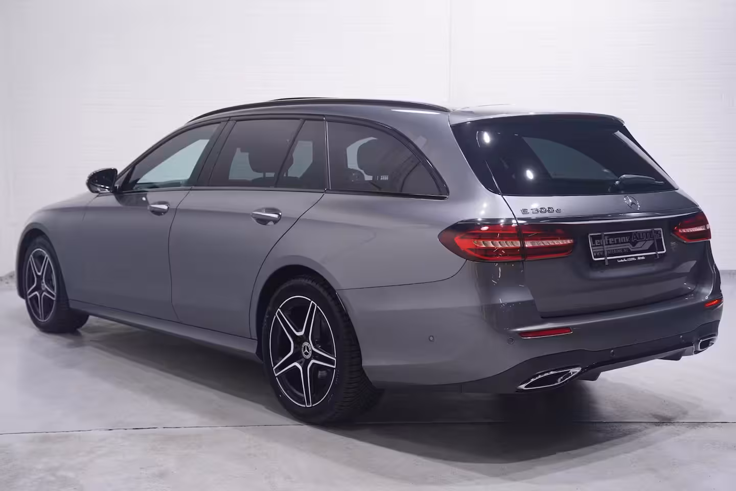 Mercedes-Benz E-klasse Estate 300 e AMG Line SOH 97% 1e Eig. NAP Panodak DAB-ontvangst sfeerverlichting Apple-carplay PD