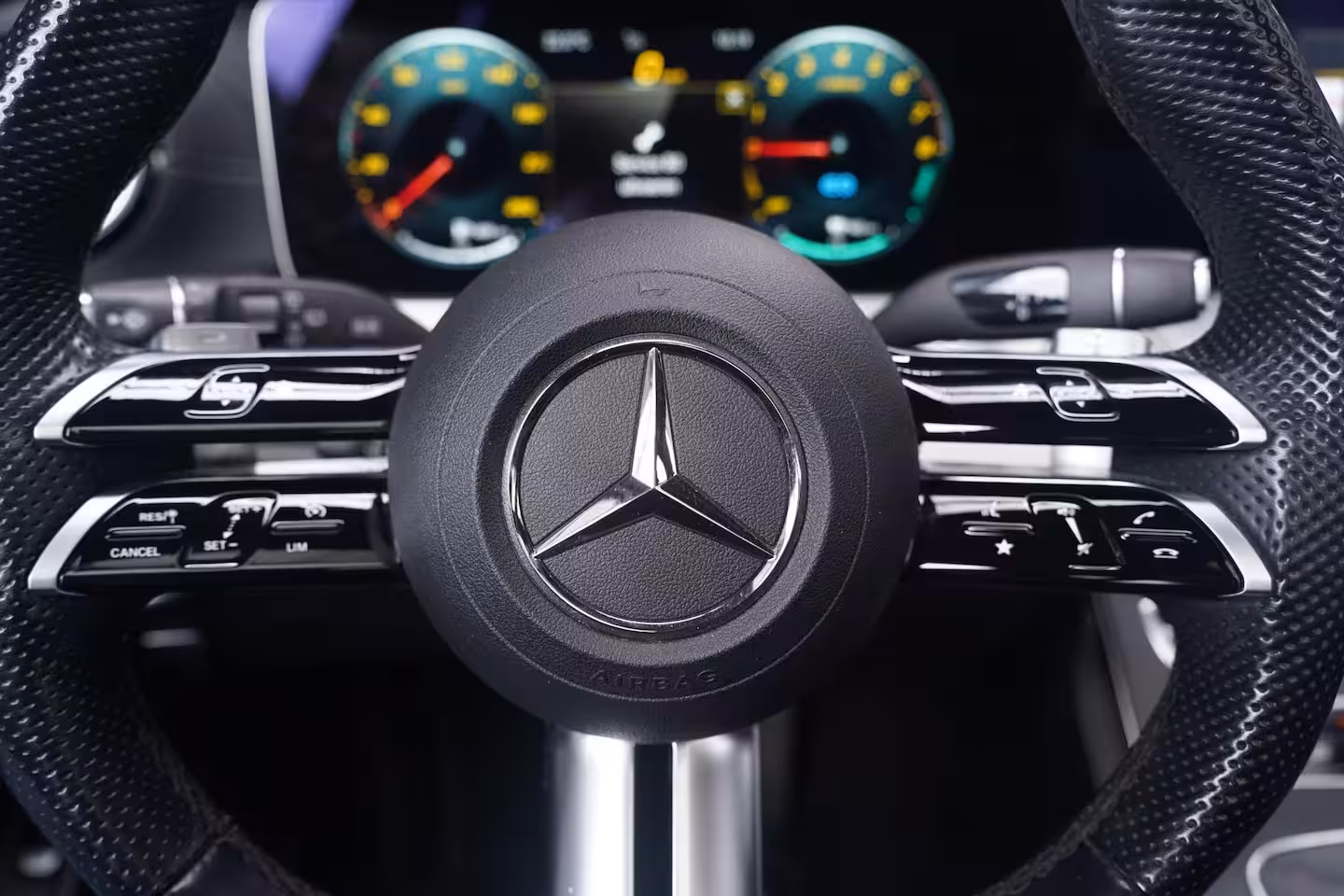 Mercedes-Benz E-klasse Estate 300 e AMG Line SOH 97% 1e Eig. NAP Panodak DAB-ontvangst sfeerverlichting Apple-carplay PD