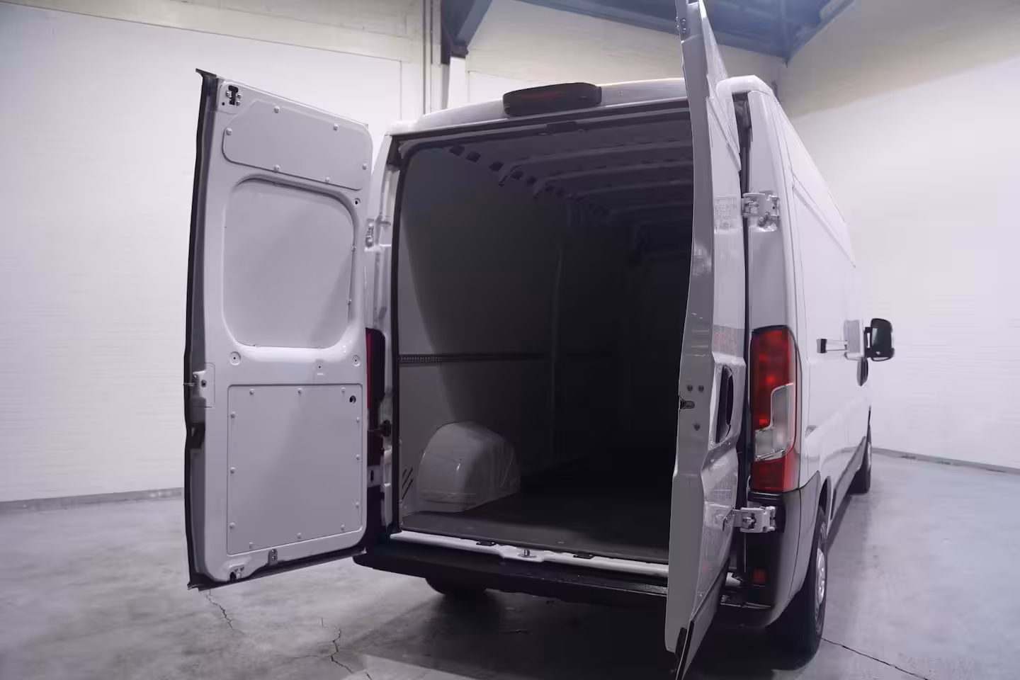 Opel Movano 2.2D 140 pk L3H2 Airco ECC, Navi, Camera Laadruimte Pakket, PDC achter, 3-Zits