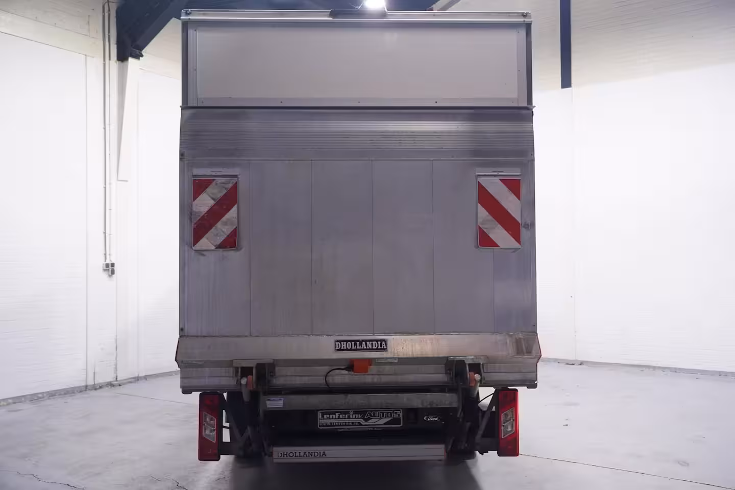 Ford Transit 2.0 TDCi 160 pk Bakwagen met Laadklep Airco Cruise Control, LxBxH 420x200x210 cm, 3-Zits