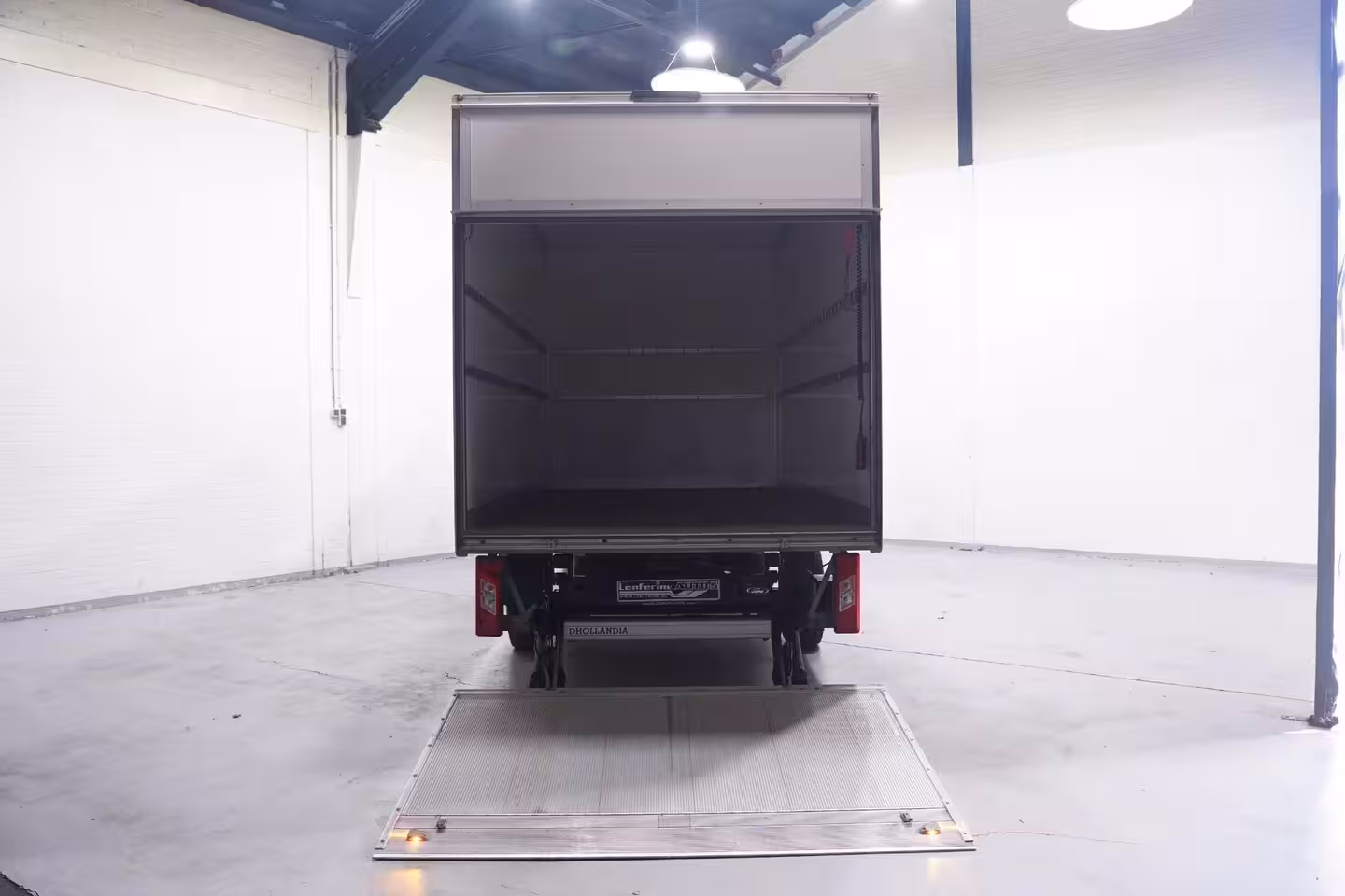 Ford Transit 2.0 TDCi 160 pk Bakwagen met Laadklep Airco Cruise Control, LxBxH 420x200x210 cm, 3-Zits