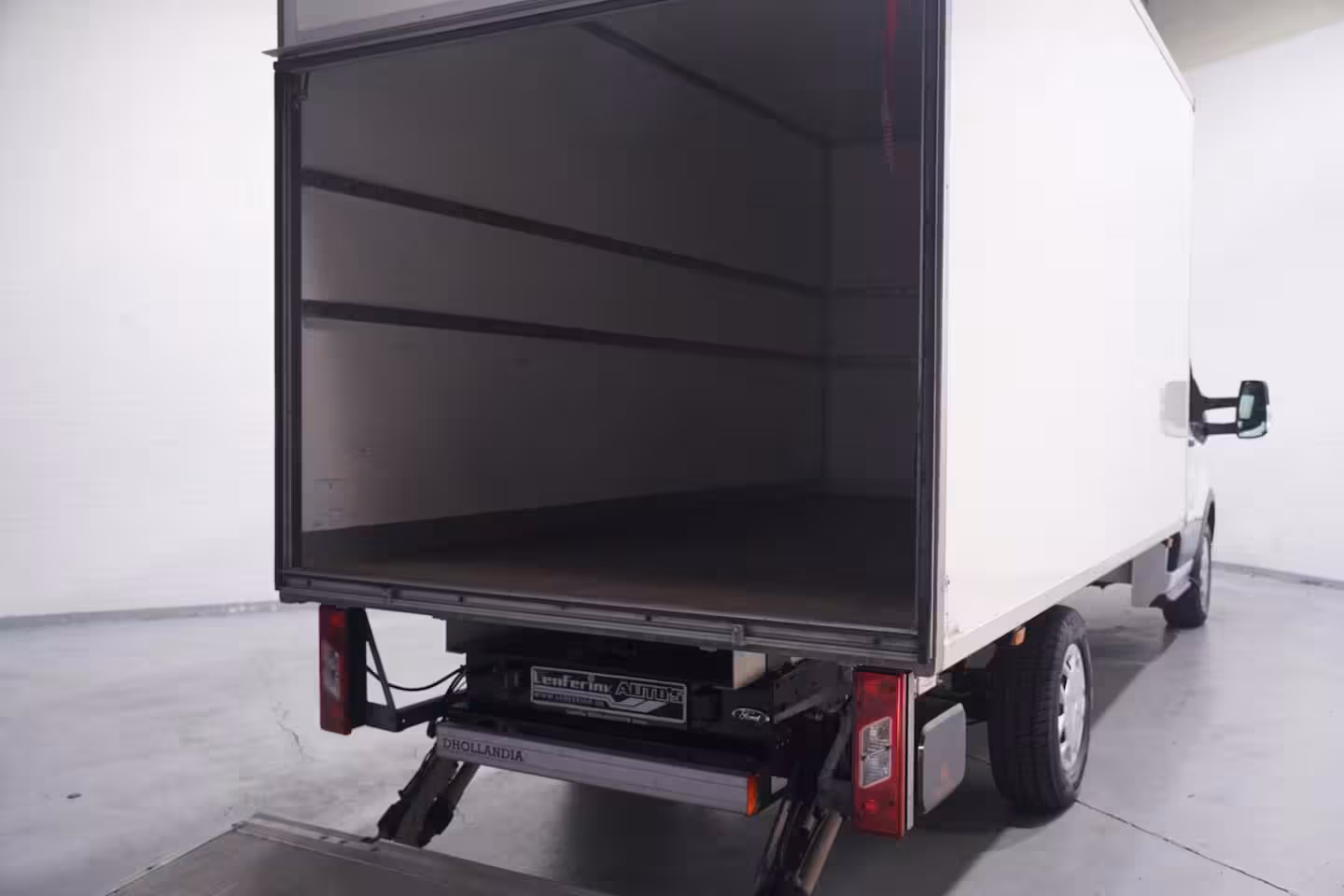 Ford Transit 2.0 TDCi 160 pk Bakwagen met Laadklep Airco Cruise Control, LxBxH 420x200x210 cm, 3-Zits