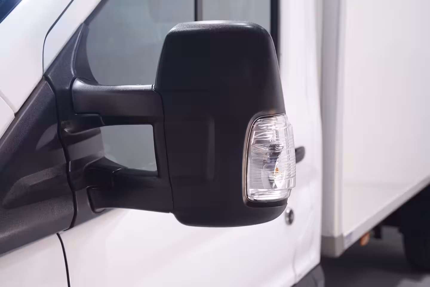 Ford Transit 2.0 TDCi 160 pk Bakwagen met Laadklep Airco Cruise Control, LxBxH 420x200x210 cm, 3-Zits