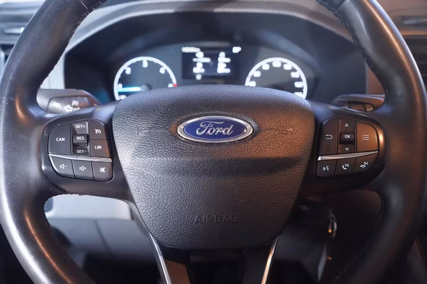 Ford Transit 2.0 TDCi 160 pk Bakwagen met Laadklep Airco Cruise Control, LxBxH 420x200x210 cm, 3-Zits