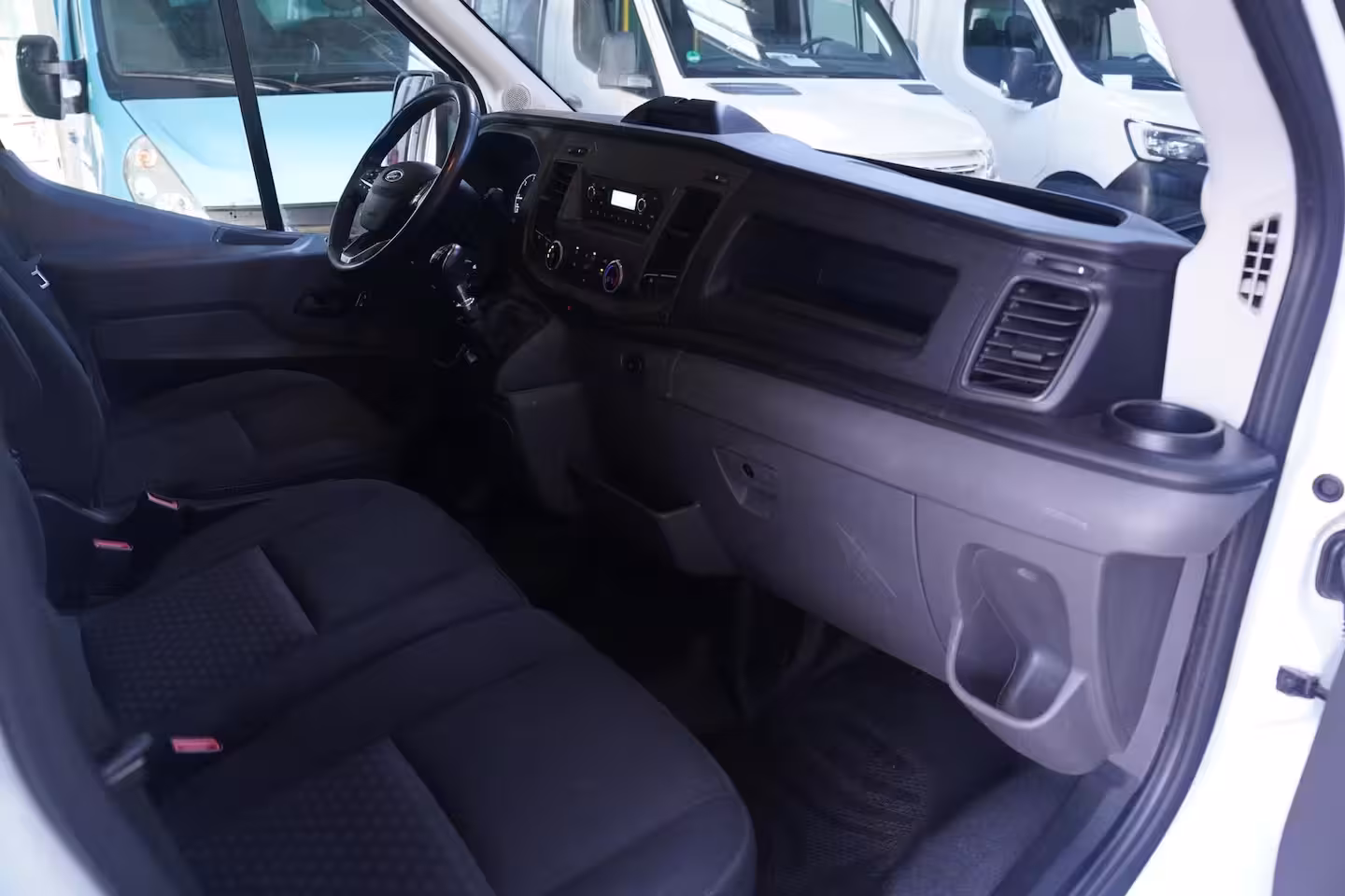 Ford Transit 2.0 TDCi 160 pk Bakwagen met Laadklep Airco Cruise Control, LxBxH 420x200x210 cm, 3-Zits