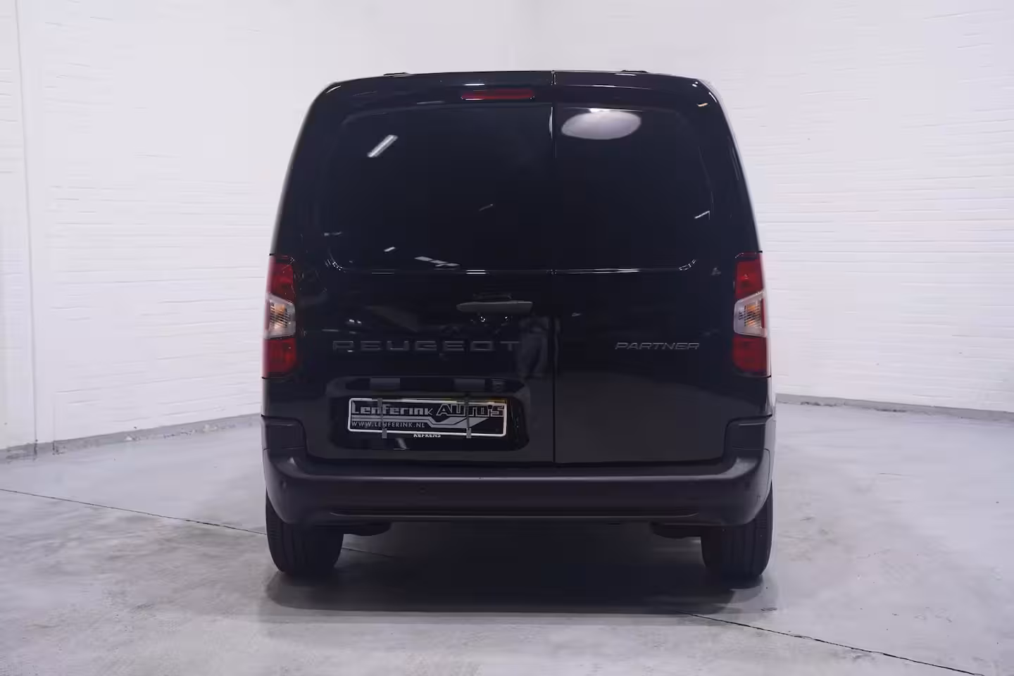 Peugeot Partner 1.5 BlueHDi 102 pk L1 Nwe Model Airco, Apple Carplay, Camera achter, NAP, PDC achter, 2-Zi