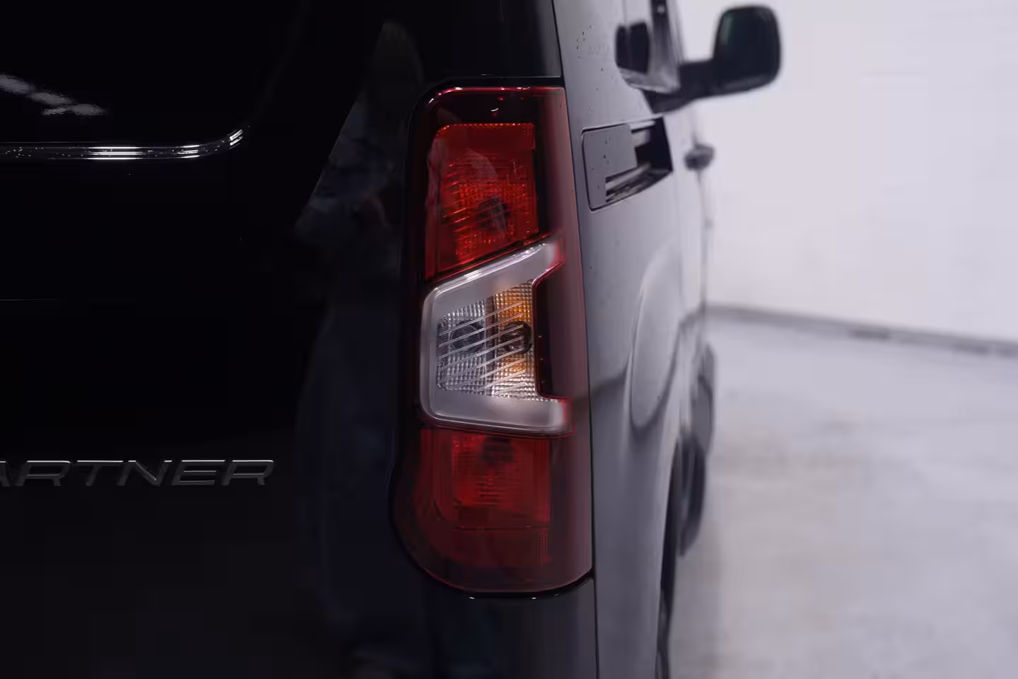 Peugeot Partner 1.5 BlueHDi 102 pk L1 Nwe Model Airco, Apple Carplay, Camera achter, NAP, PDC achter, 2-Zi