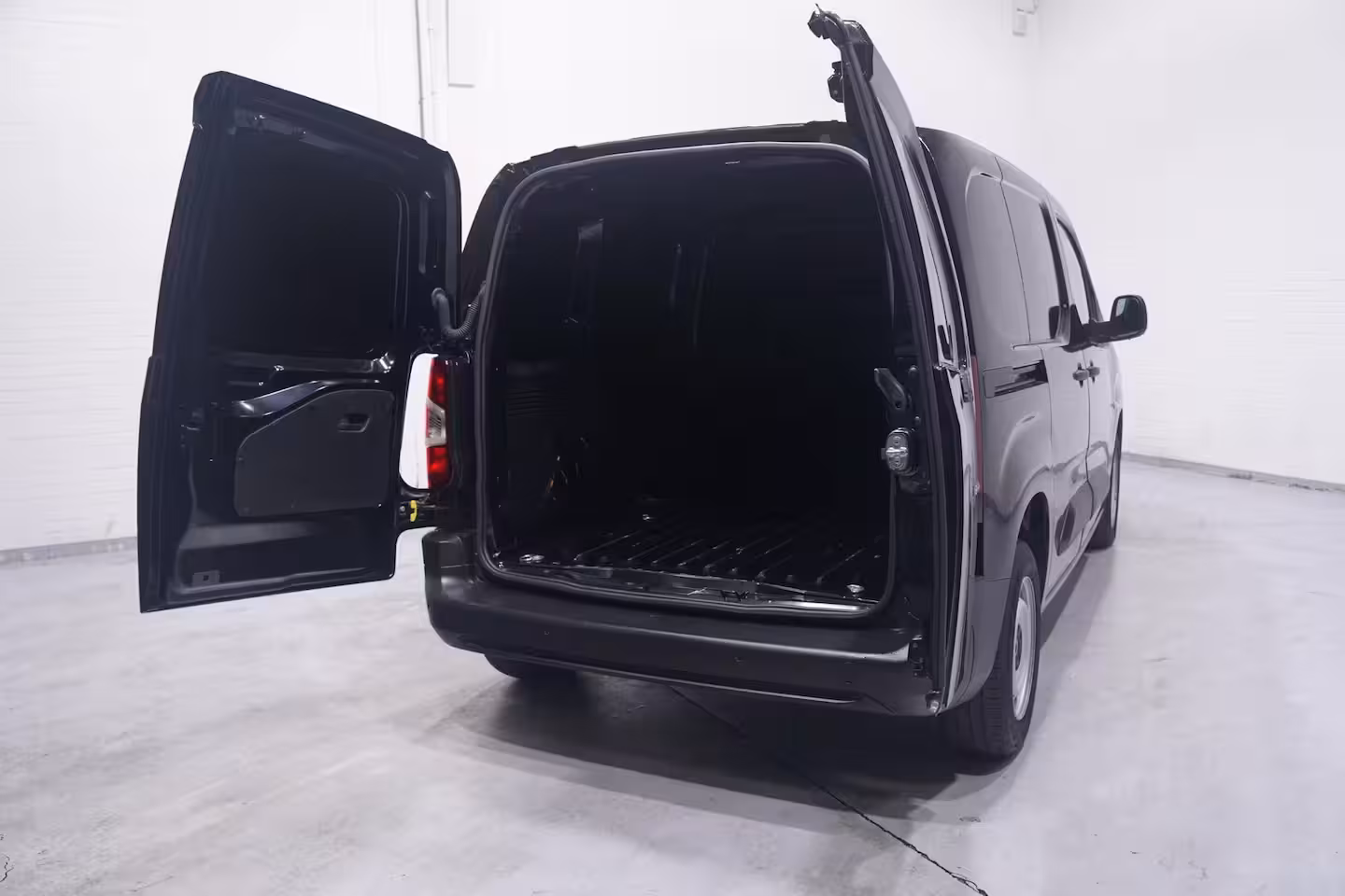Peugeot Partner 1.5 BlueHDi 102 pk L1 Nwe Model Airco, Apple Carplay, Camera achter, NAP, PDC achter, 2-Zi