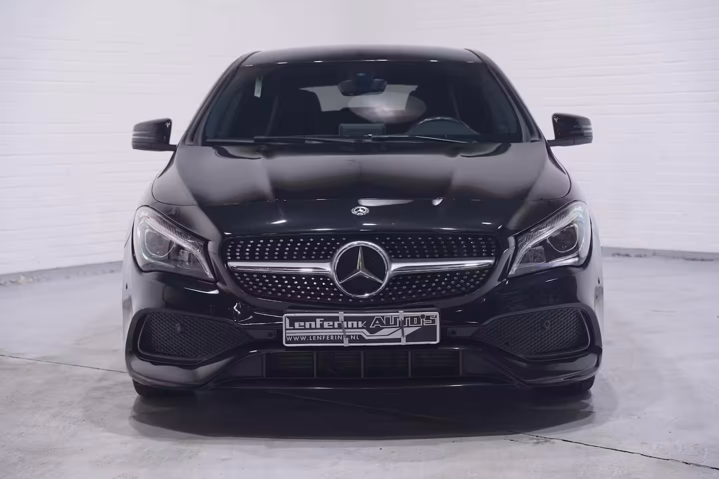 Mercedes-Benz CLA-klasse Shooting Brake 180 Business Solution AMG NL-auto NAP navigatie half lederen sportstoelen 18"-lmv apple-ca