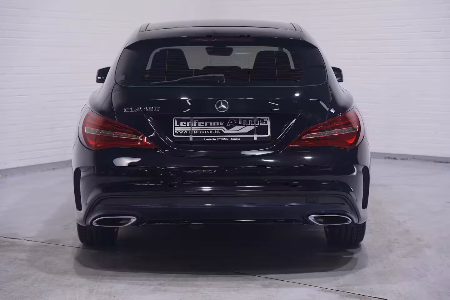 Mercedes-Benz CLA-klasse Shooting Brake 180 Business Solution AMG NL-auto NAP navigatie half lederen sportstoelen 18"-lmv apple-ca