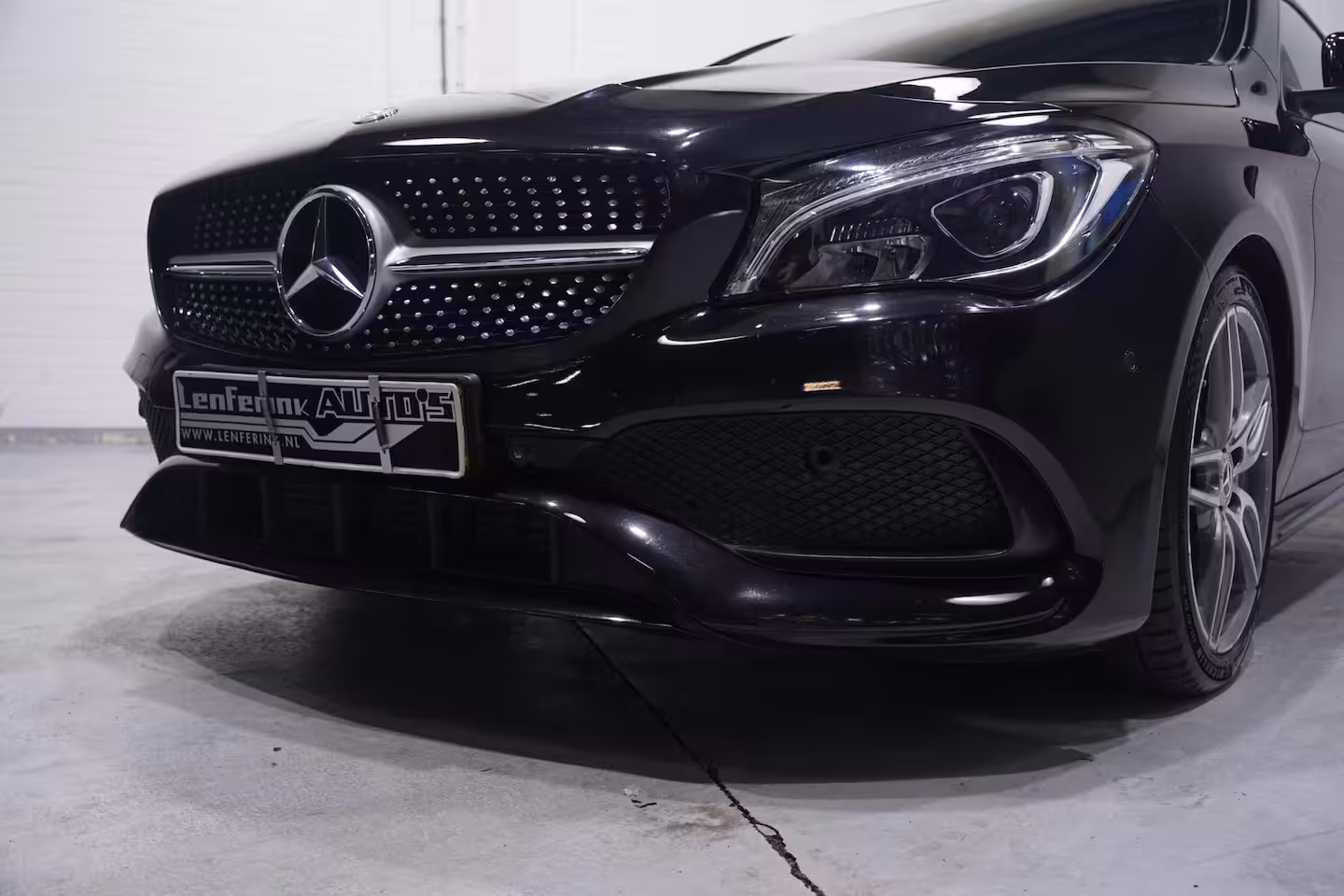 Mercedes-Benz CLA-klasse Shooting Brake 180 Business Solution AMG NL-auto NAP navigatie half lederen sportstoelen 18"-lmv apple-ca