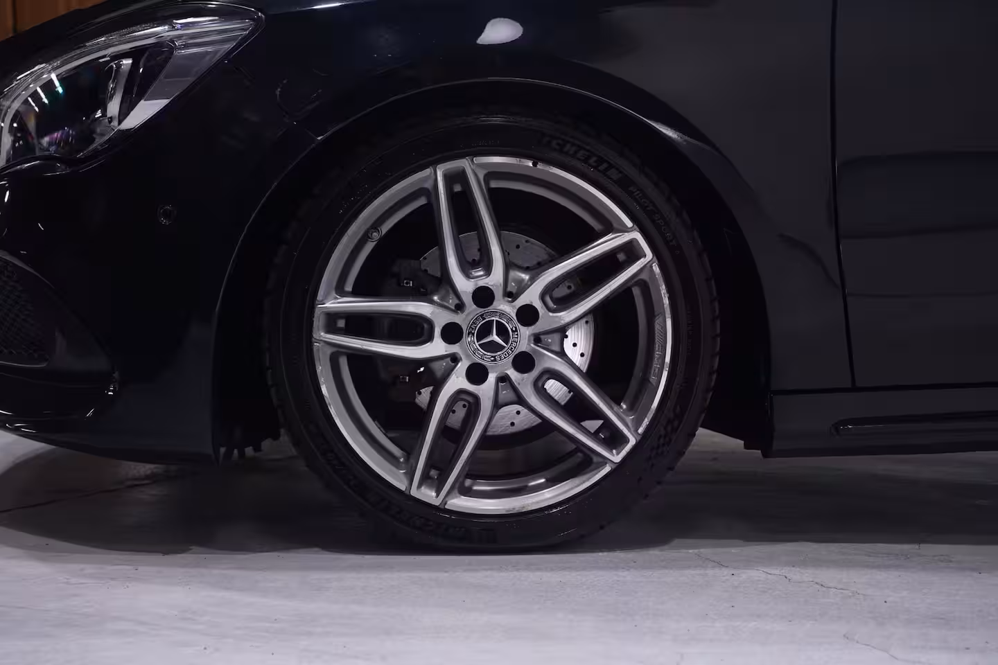 Mercedes-Benz CLA-klasse Shooting Brake 180 Business Solution AMG NL-auto NAP navigatie half lederen sportstoelen 18"-lmv apple-ca