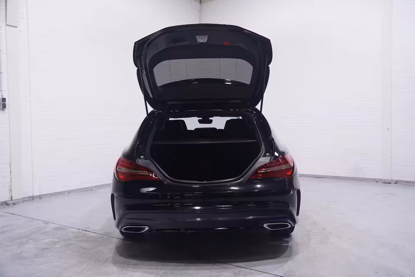 Mercedes-Benz CLA-klasse Shooting Brake 180 Business Solution AMG NL-auto NAP navigatie half lederen sportstoelen 18"-lmv apple-ca