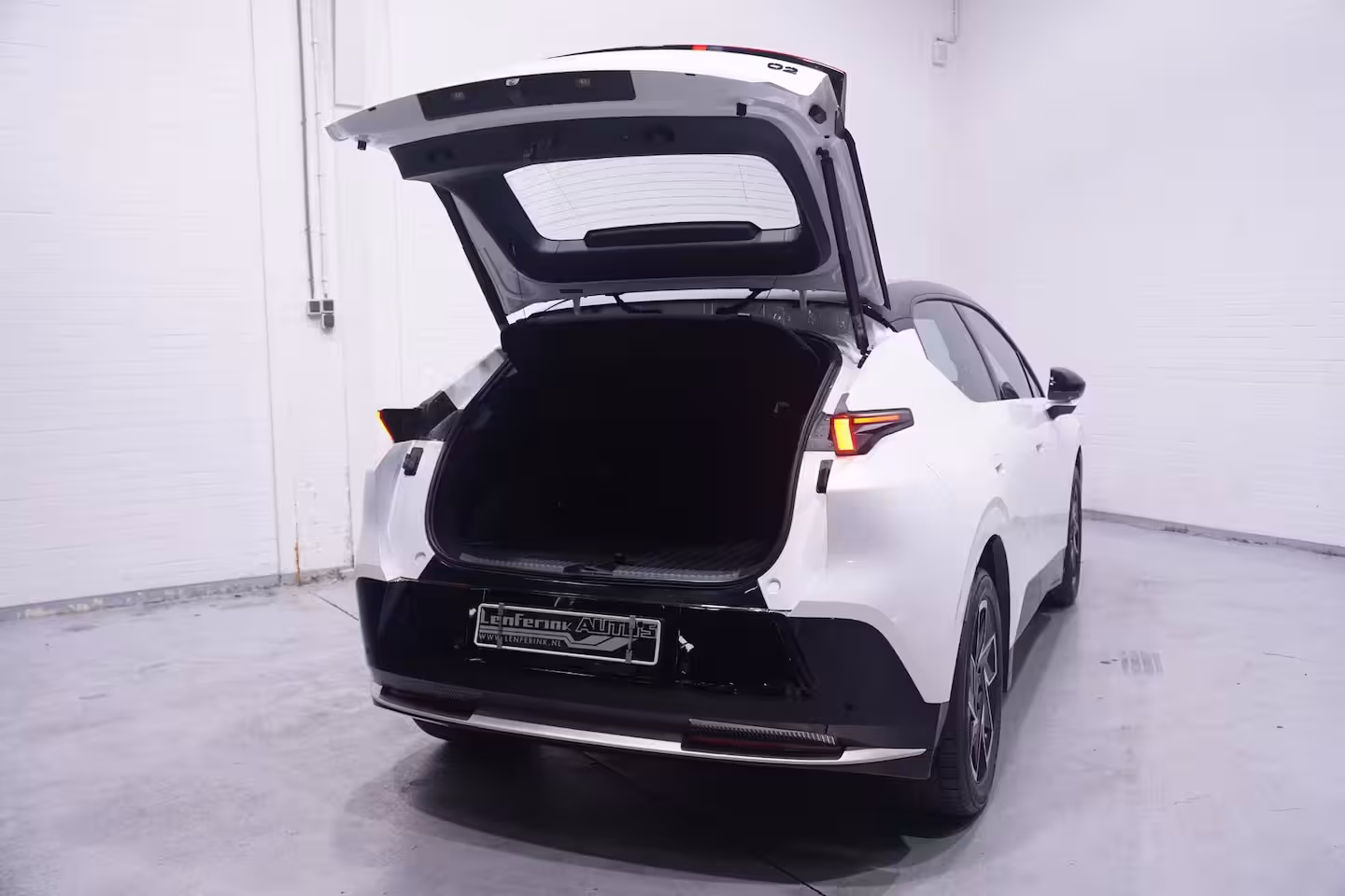 Lynk & Co 02 Core 66 kWh SOH 99% Apple Carplay Panoramadak Achteruitrijcamera Clima Stoelverwarming Nav