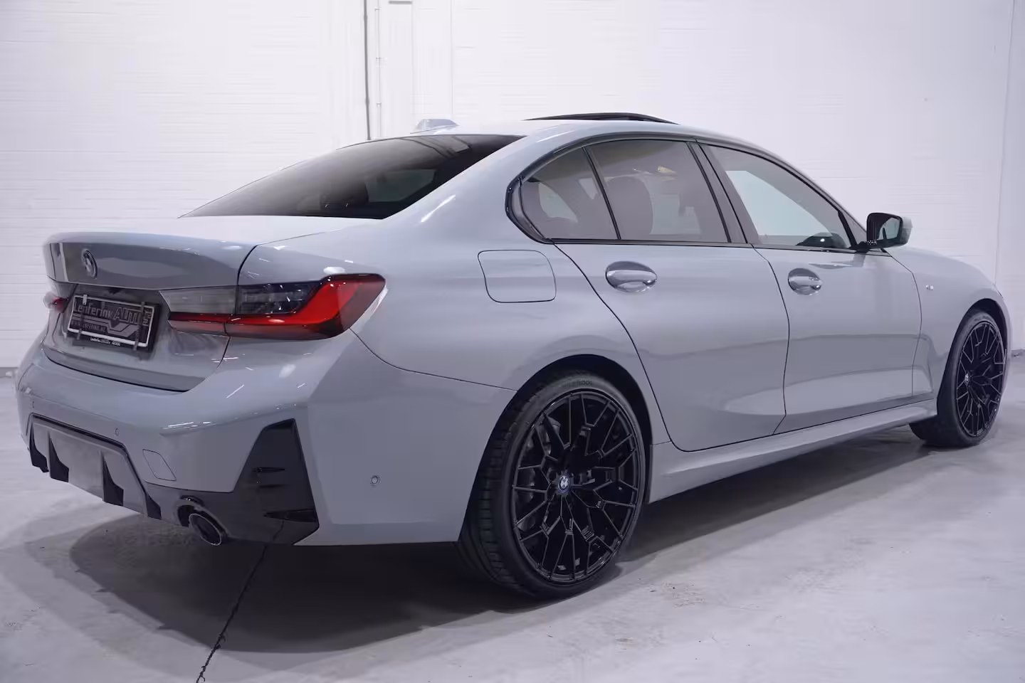 BMW 3-serie 330e M Sport SOH 96% Head up Schuifdak Camera Memory Shadowline 20 Inch Apple Carplay Trav