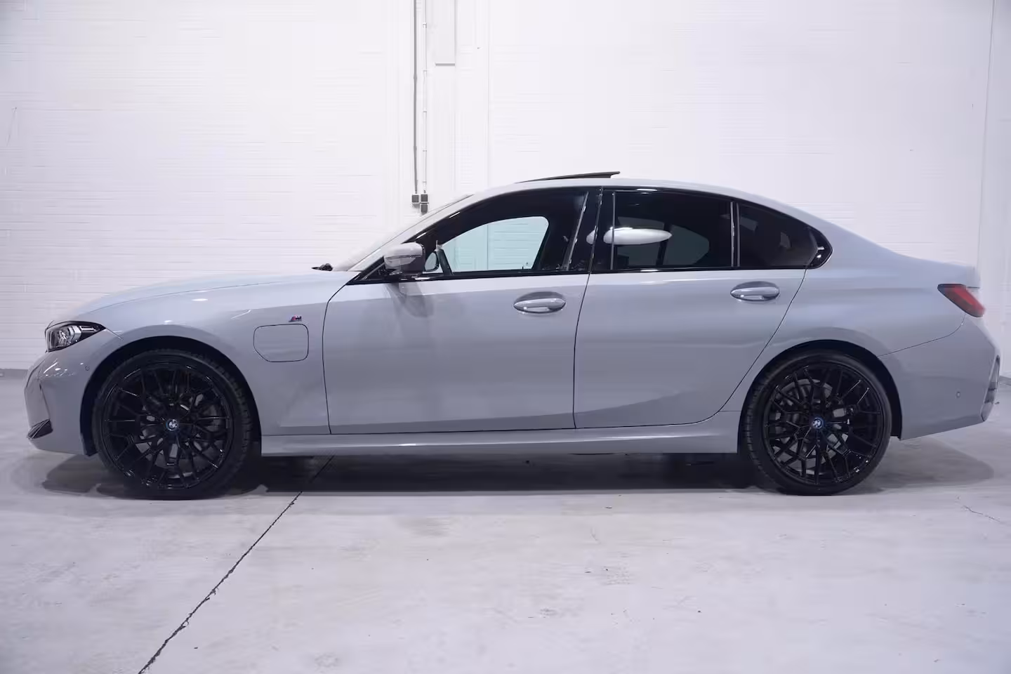 BMW 3-serie 330e M Sport SOH 96% Head up Schuifdak Camera Memory Shadowline 20 Inch Apple Carplay Trav