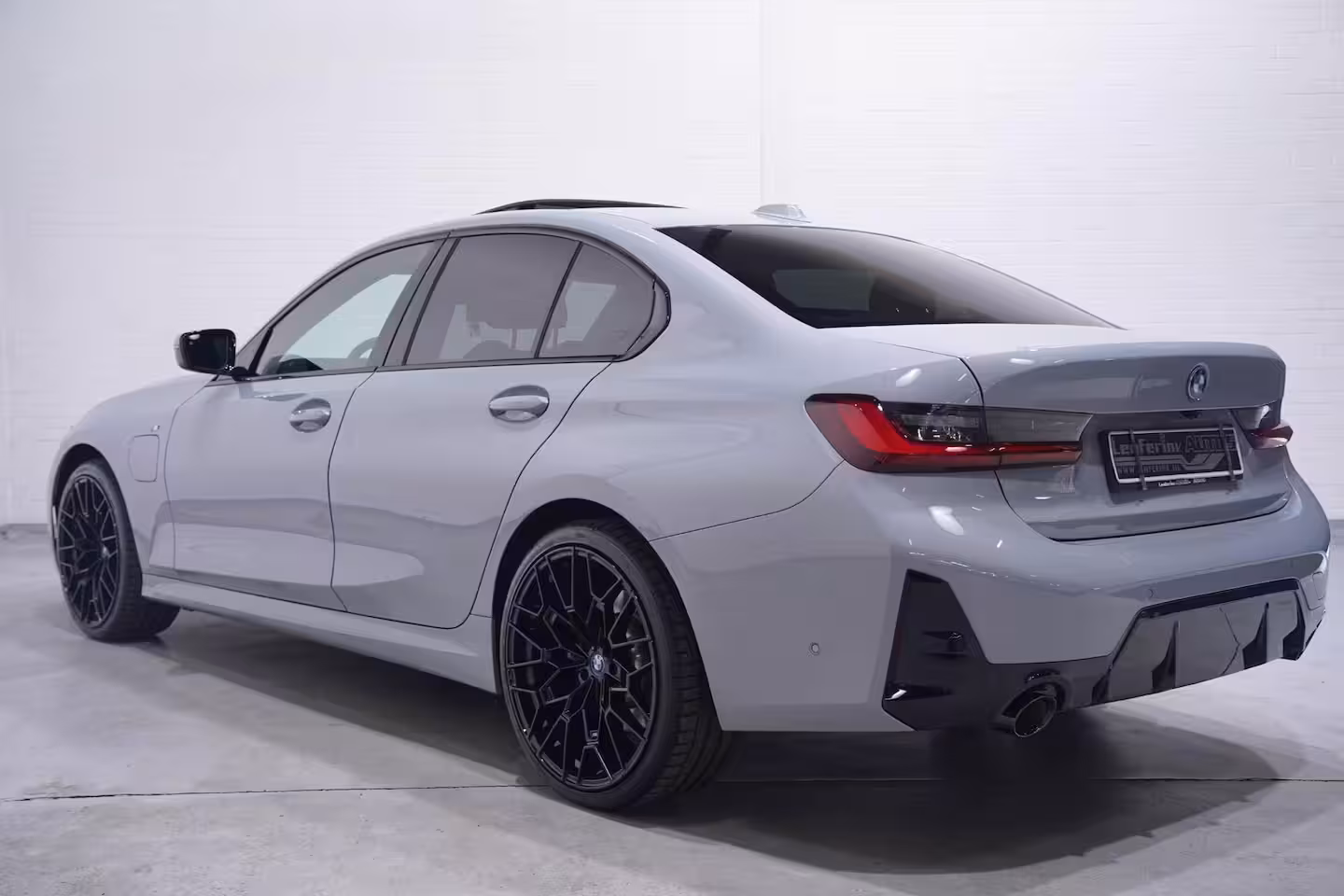 BMW 3-serie 330e M Sport SOH 96% Head up Schuifdak Camera Memory Shadowline 20 Inch Apple Carplay Trav